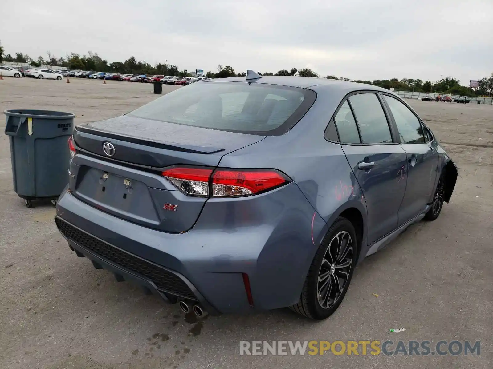 4 Photograph of a damaged car 5YFS4RCE3LP056971 TOYOTA COROLLA 2020