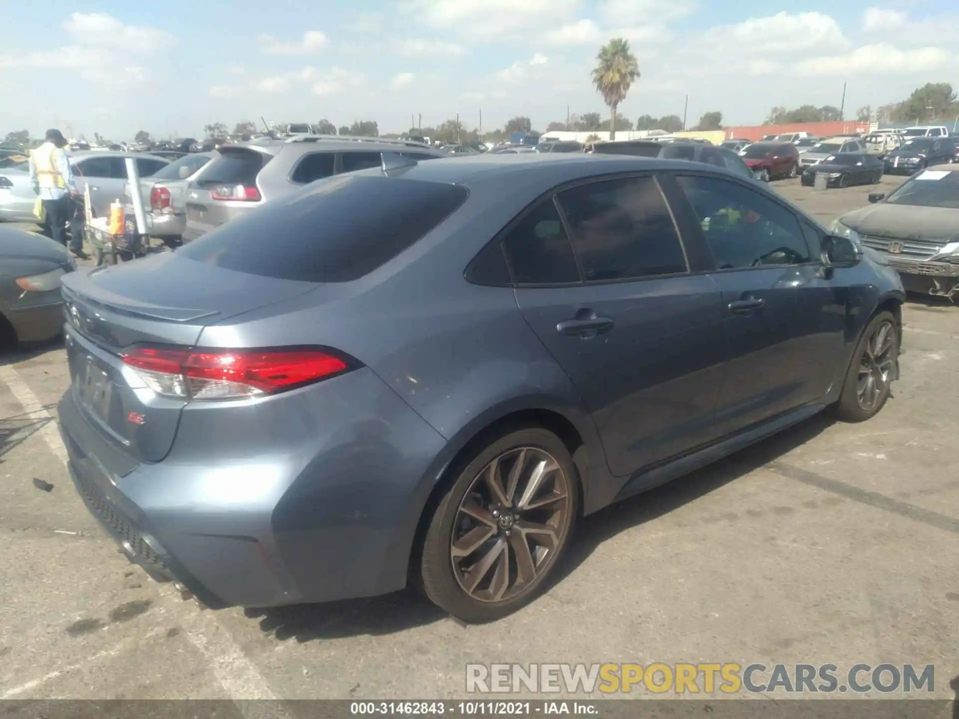 4 Photograph of a damaged car 5YFS4RCE3LP057408 TOYOTA COROLLA 2020