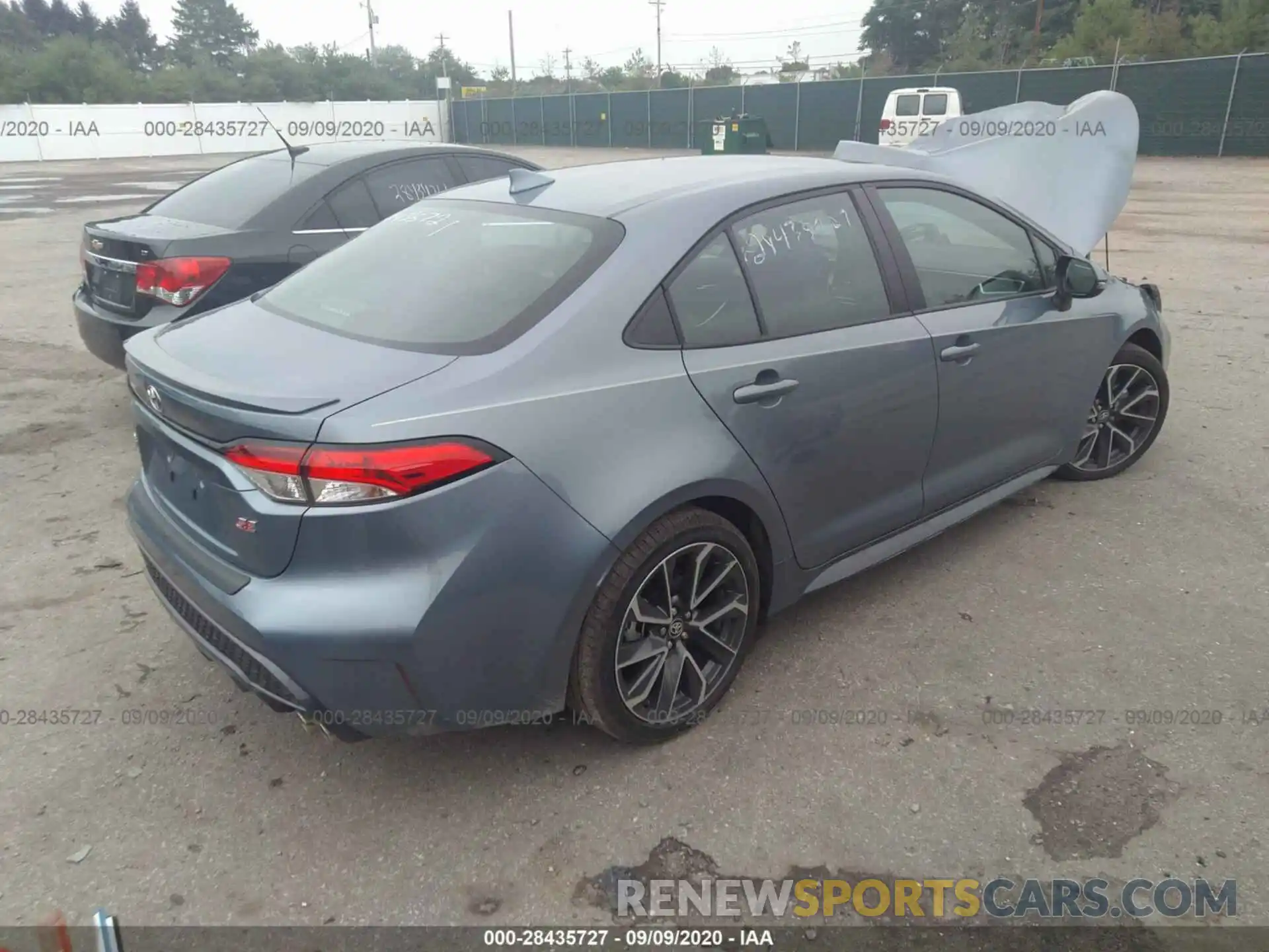 4 Photograph of a damaged car 5YFS4RCE4LP009304 TOYOTA COROLLA 2020