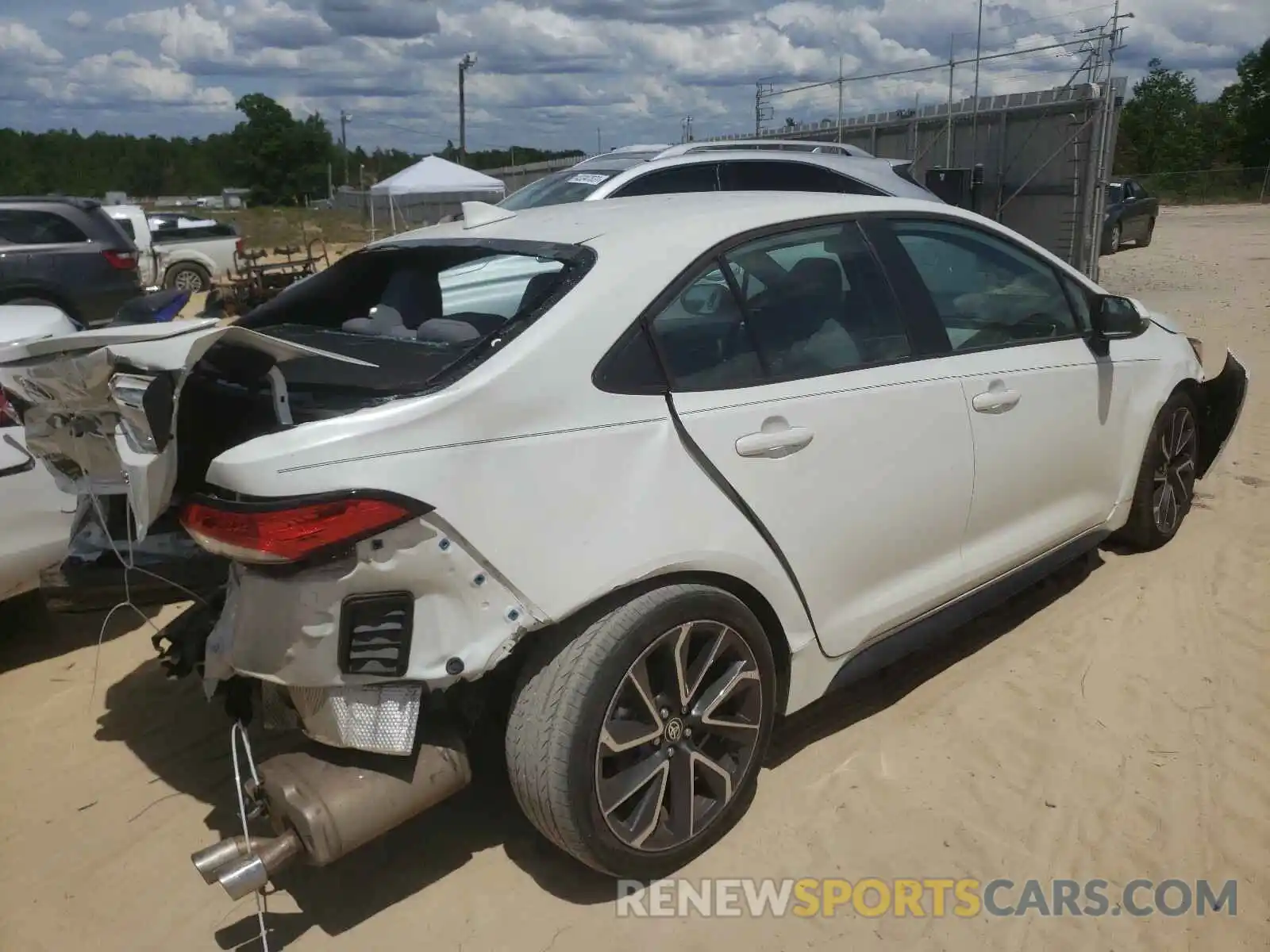 4 Photograph of a damaged car 5YFS4RCE4LP012610 TOYOTA COROLLA 2020