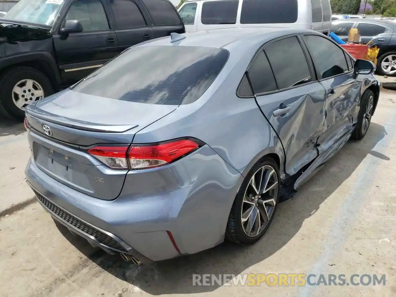 4 Photograph of a damaged car 5YFS4RCE4LP015443 TOYOTA COROLLA 2020