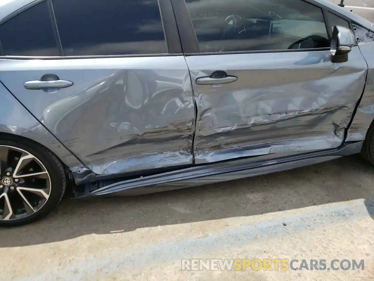 9 Photograph of a damaged car 5YFS4RCE4LP015443 TOYOTA COROLLA 2020