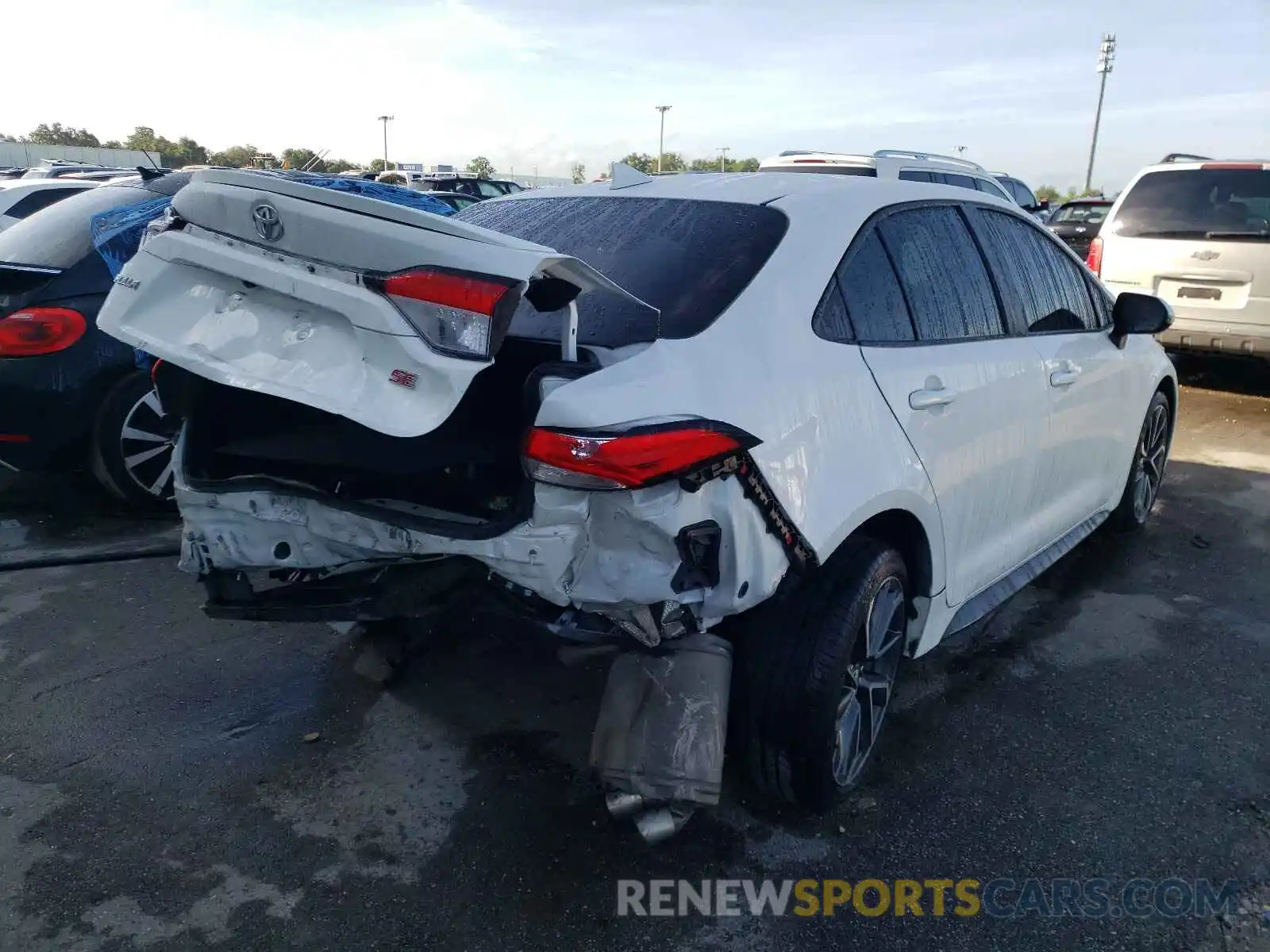 4 Photograph of a damaged car 5YFS4RCE4LP015717 TOYOTA COROLLA 2020