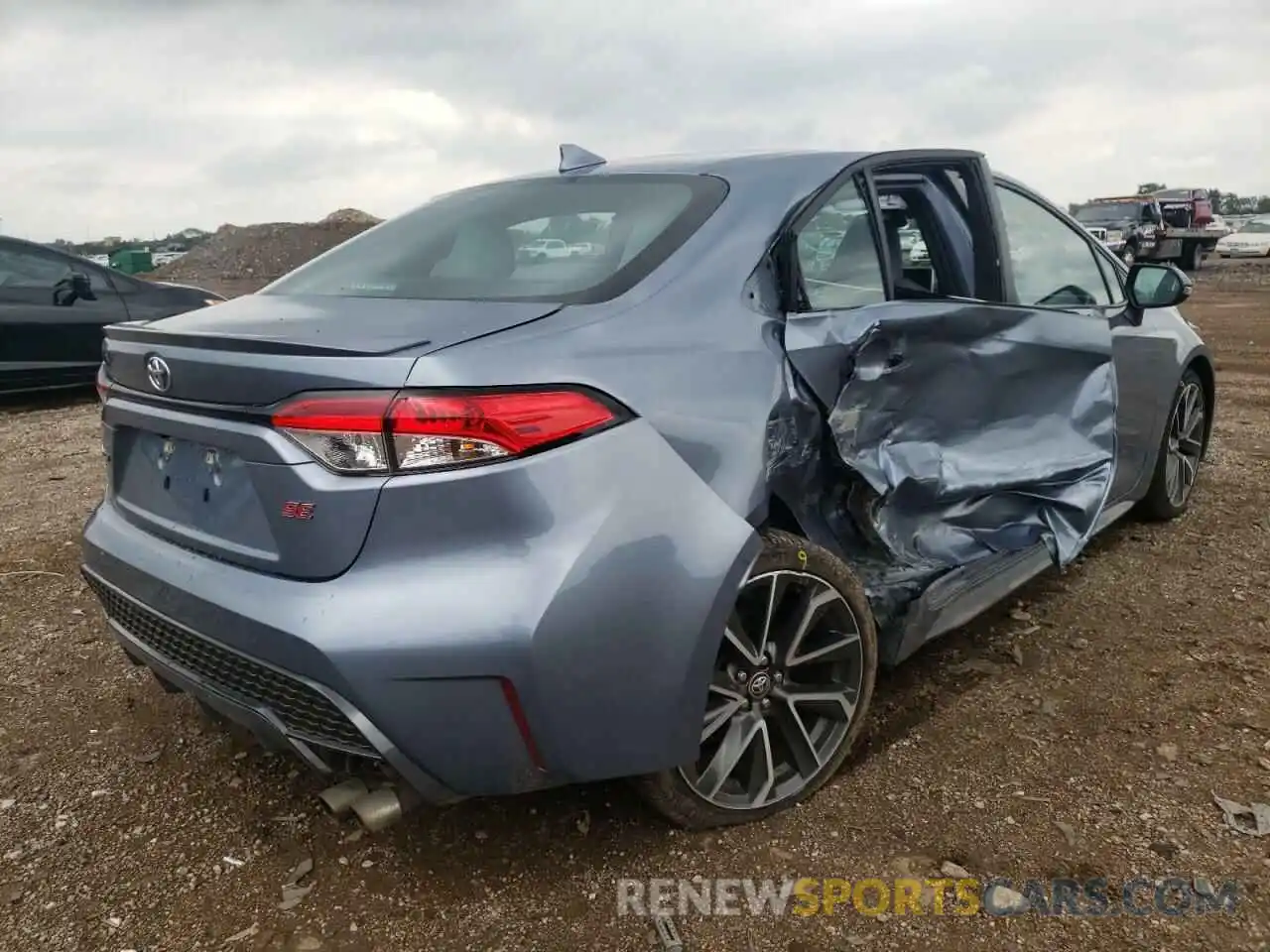 4 Photograph of a damaged car 5YFS4RCE4LP017287 TOYOTA COROLLA 2020