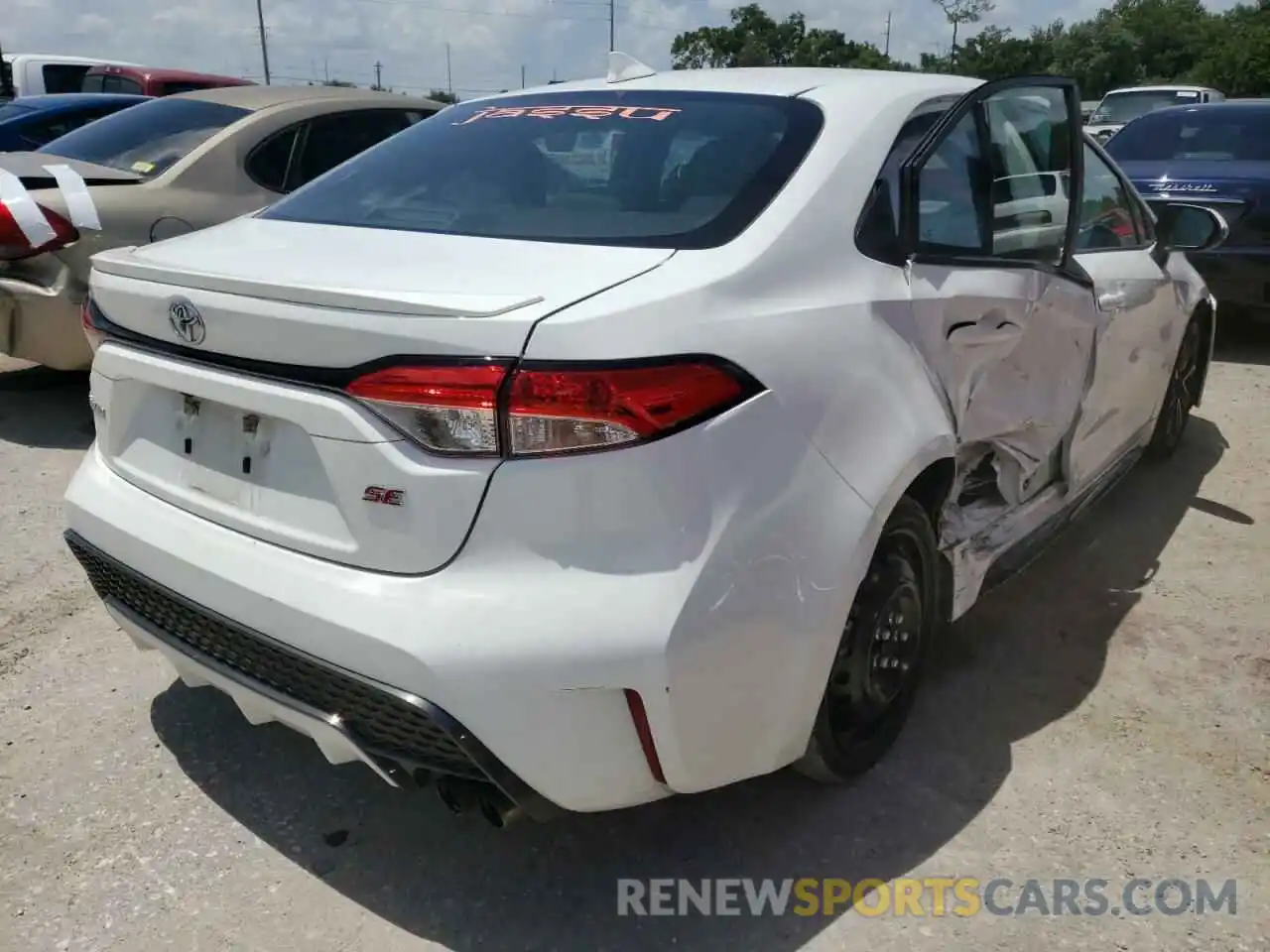 4 Photograph of a damaged car 5YFS4RCE4LP018343 TOYOTA COROLLA 2020