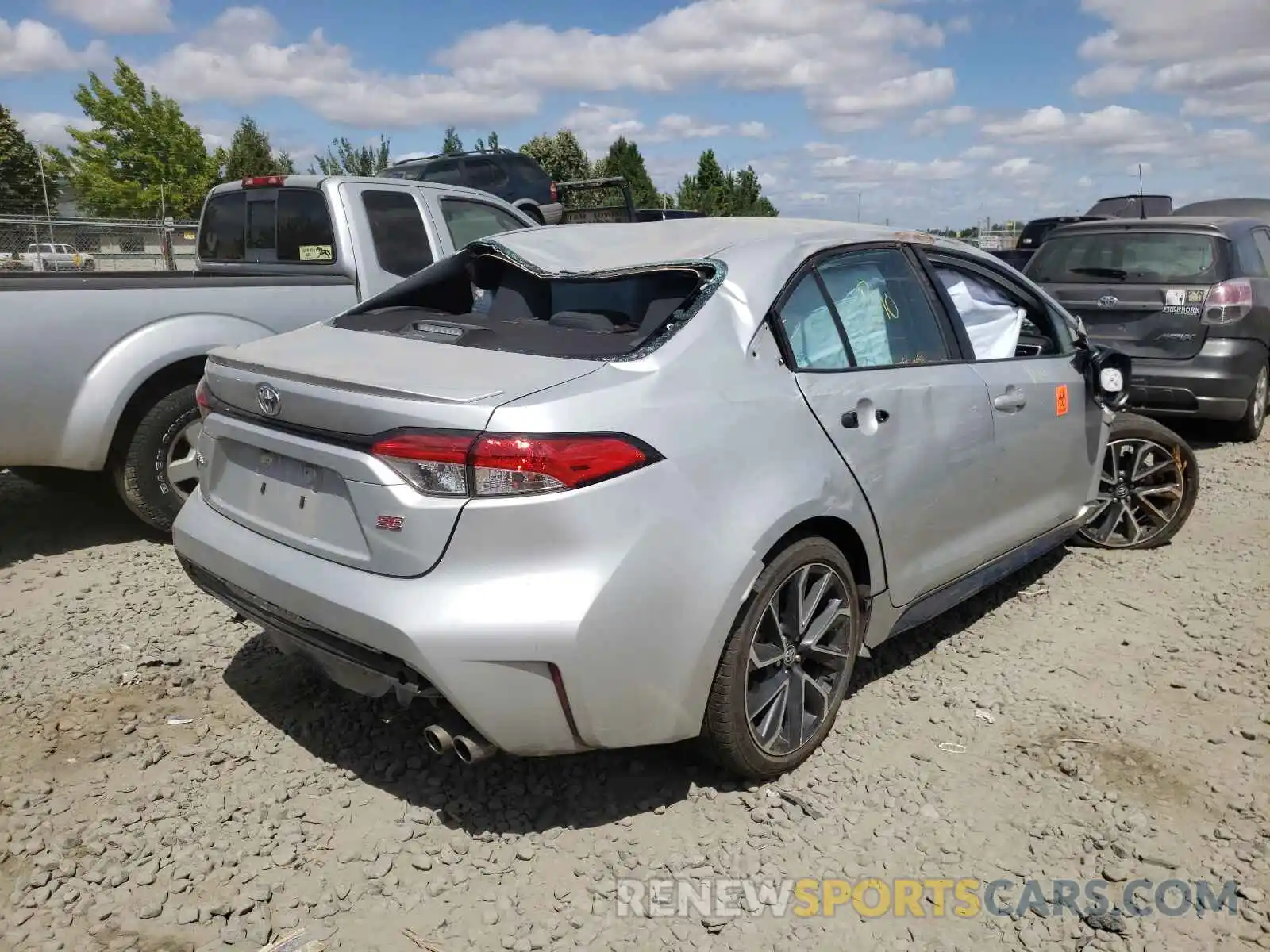 4 Photograph of a damaged car 5YFS4RCE4LP024000 TOYOTA COROLLA 2020