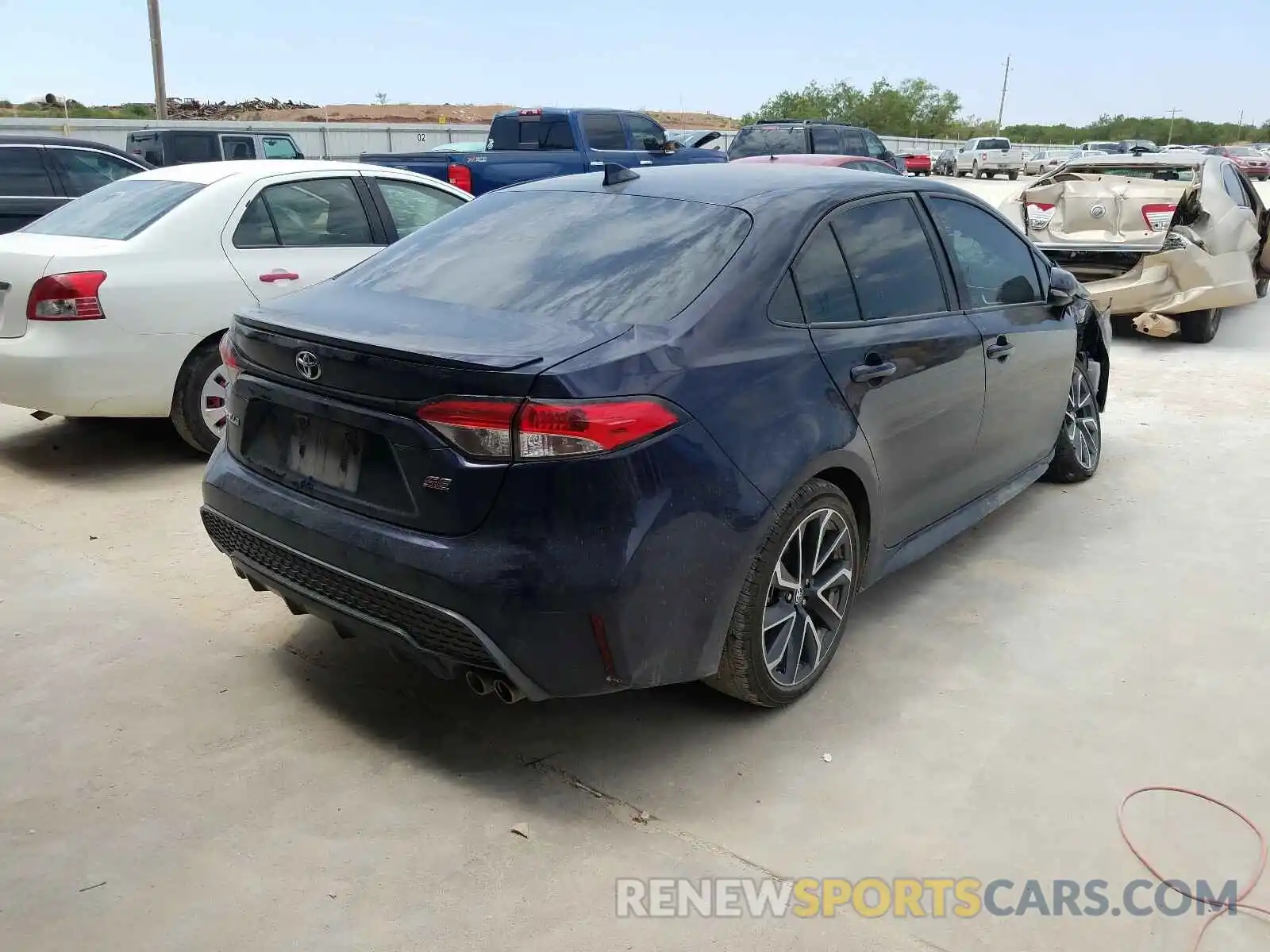 4 Photograph of a damaged car 5YFS4RCE4LP025986 TOYOTA COROLLA 2020