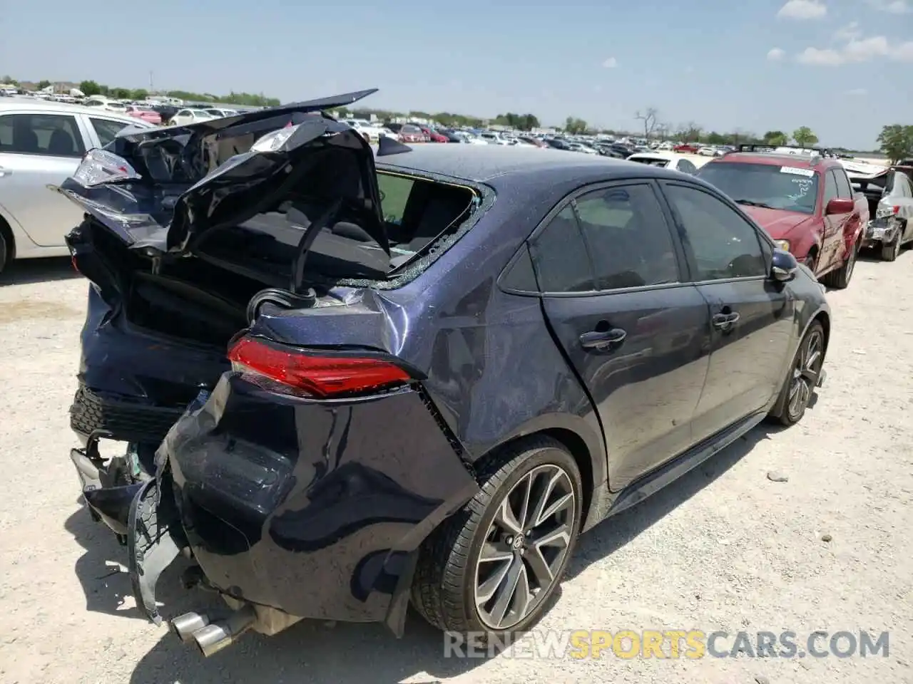 4 Photograph of a damaged car 5YFS4RCE4LP027611 TOYOTA COROLLA 2020