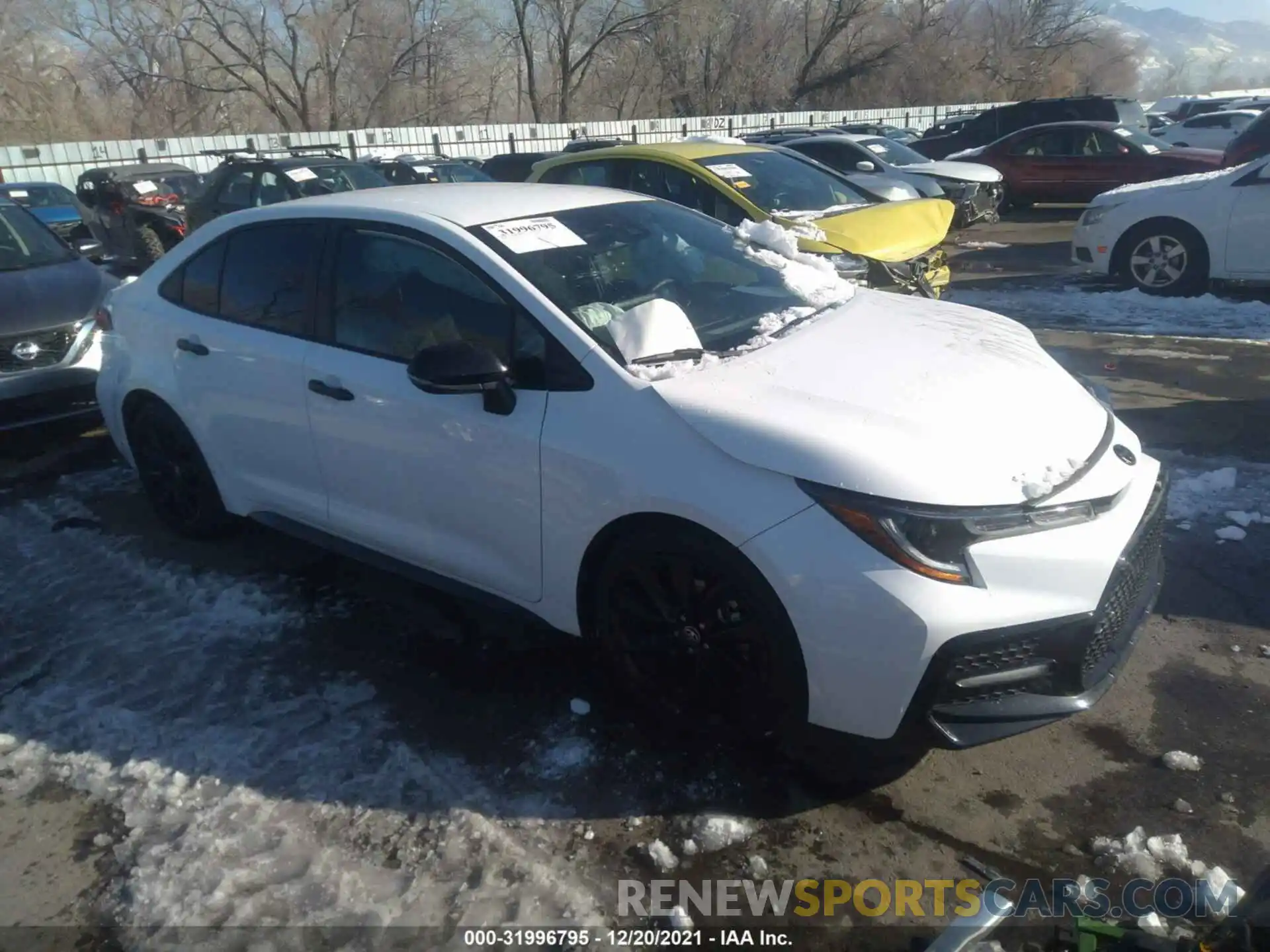 1 Photograph of a damaged car 5YFS4RCE4LP030752 TOYOTA COROLLA 2020