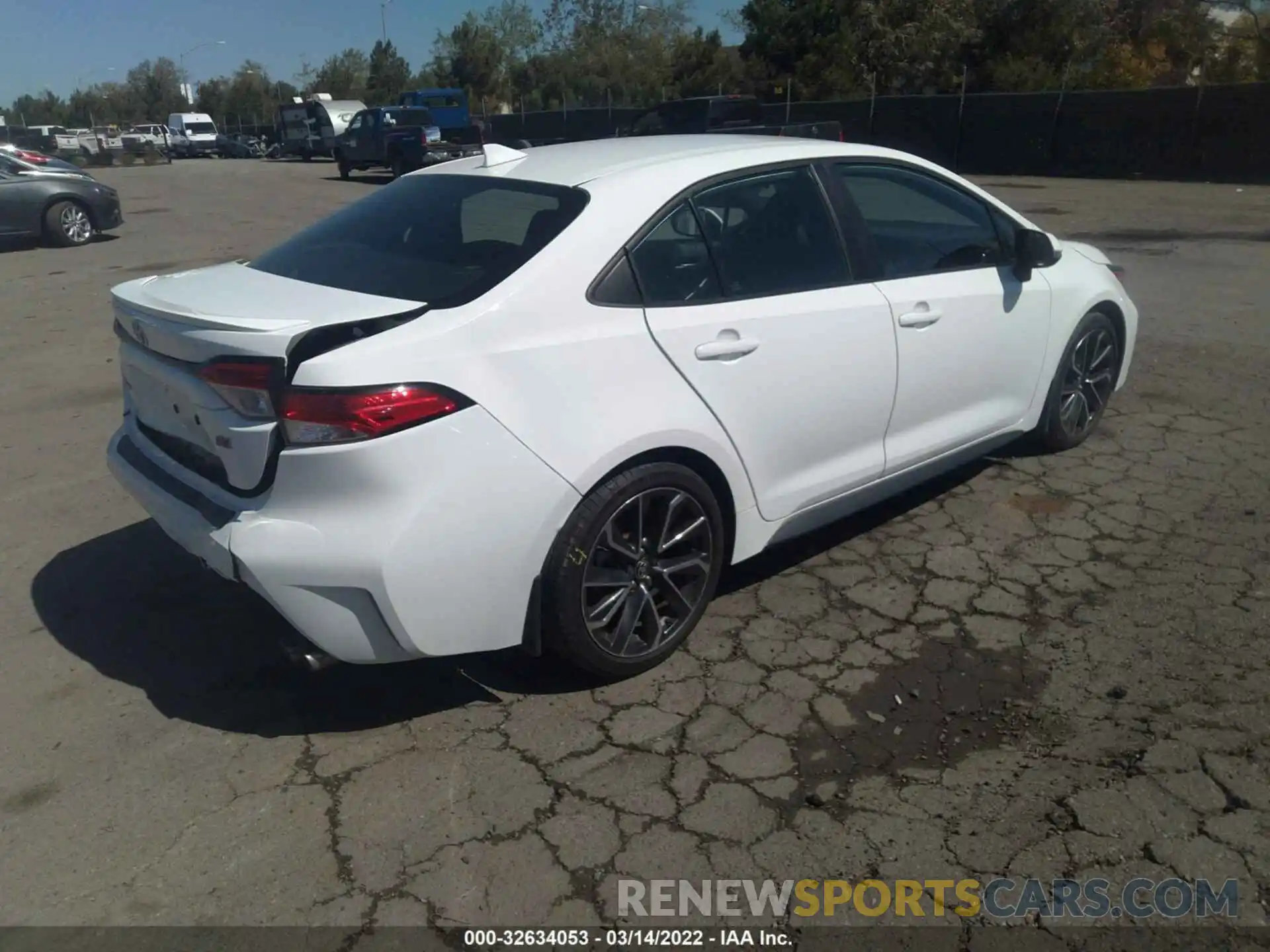 4 Photograph of a damaged car 5YFS4RCE4LP032243 TOYOTA COROLLA 2020