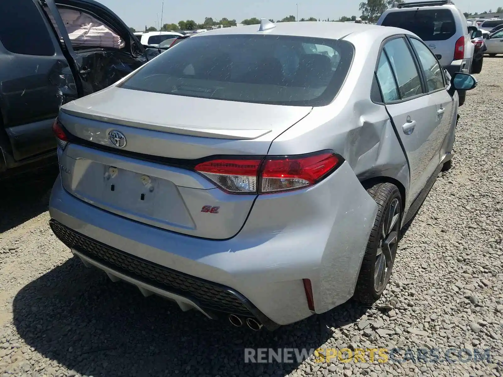 4 Photograph of a damaged car 5YFS4RCE4LP032632 TOYOTA COROLLA 2020