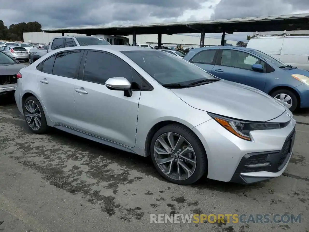 4 Photograph of a damaged car 5YFS4RCE4LP032758 TOYOTA COROLLA 2020