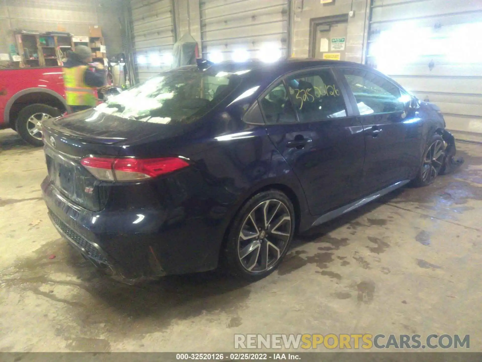 4 Photograph of a damaged car 5YFS4RCE4LP033599 TOYOTA COROLLA 2020