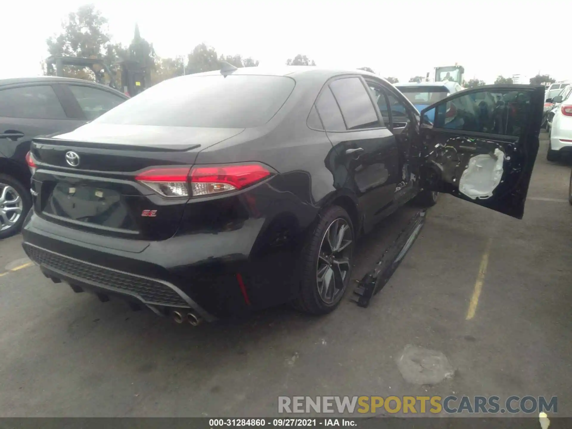 4 Photograph of a damaged car 5YFS4RCE4LP033618 TOYOTA COROLLA 2020