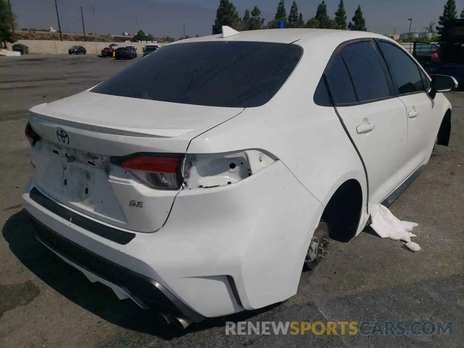 4 Photograph of a damaged car 5YFS4RCE4LP034624 TOYOTA COROLLA 2020