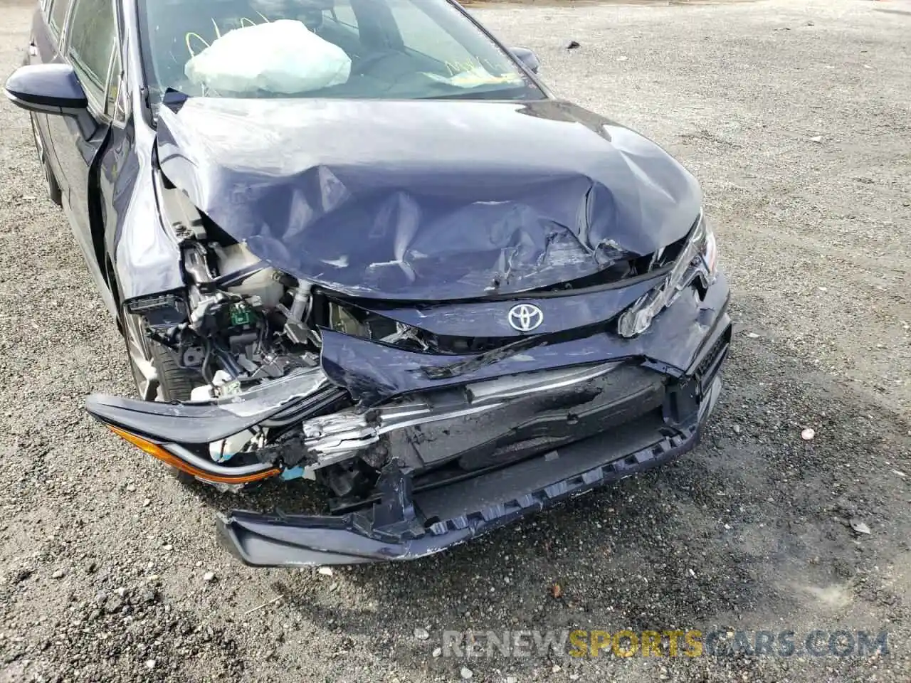 9 Photograph of a damaged car 5YFS4RCE4LP035983 TOYOTA COROLLA 2020