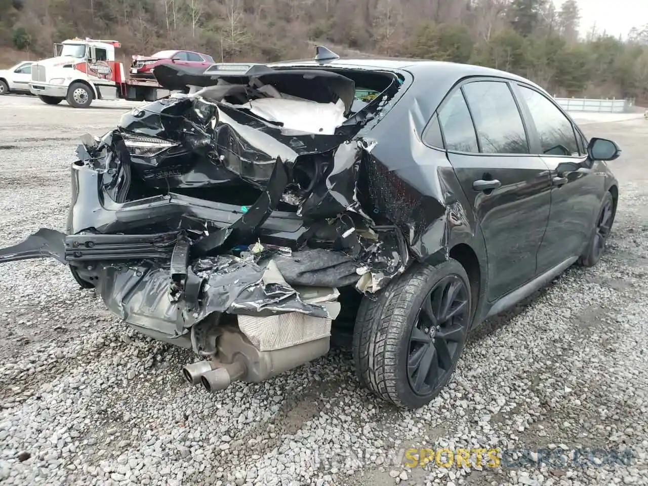 4 Photograph of a damaged car 5YFS4RCE4LP036079 TOYOTA COROLLA 2020