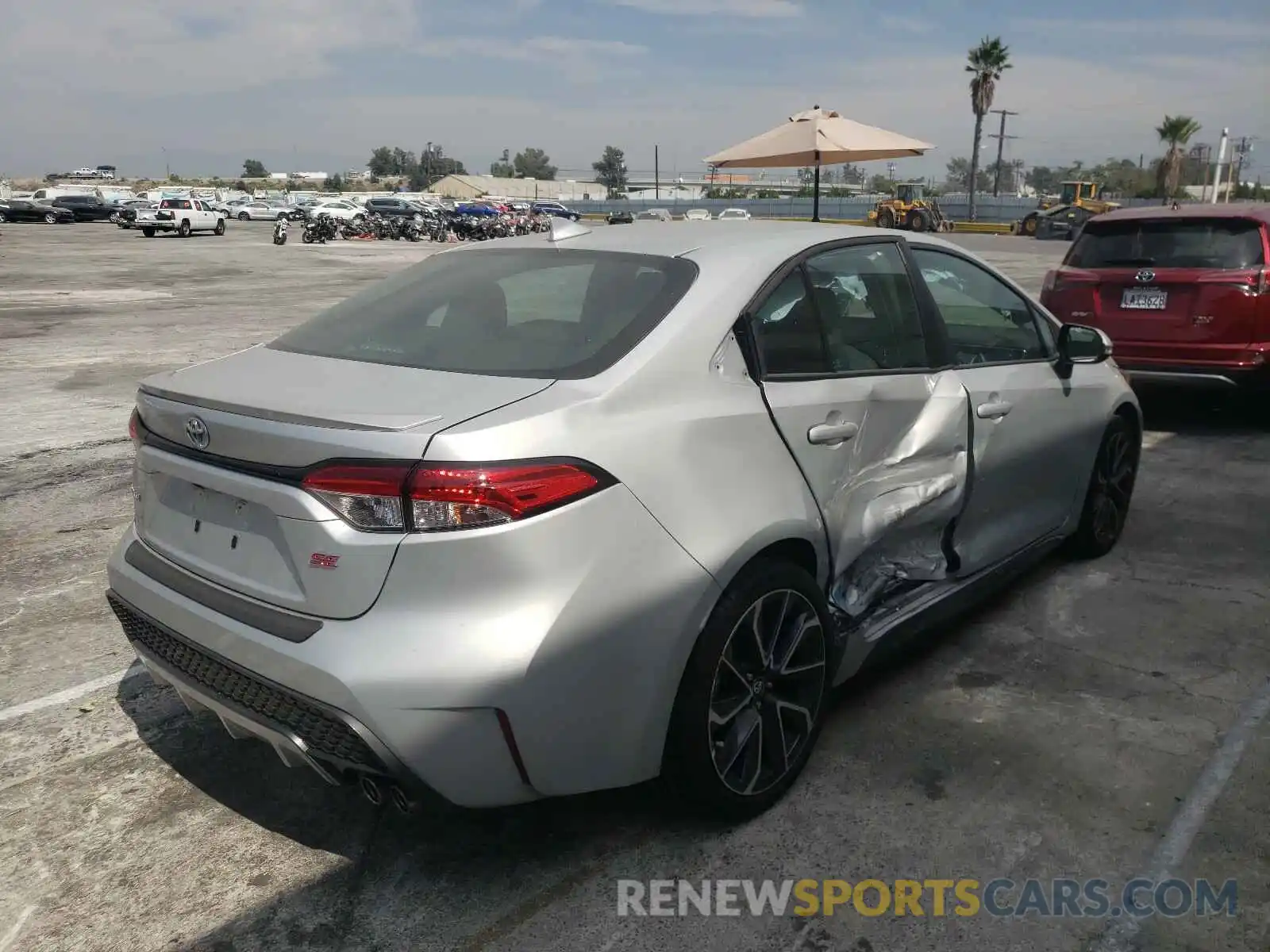 4 Photograph of a damaged car 5YFS4RCE4LP036812 TOYOTA COROLLA 2020