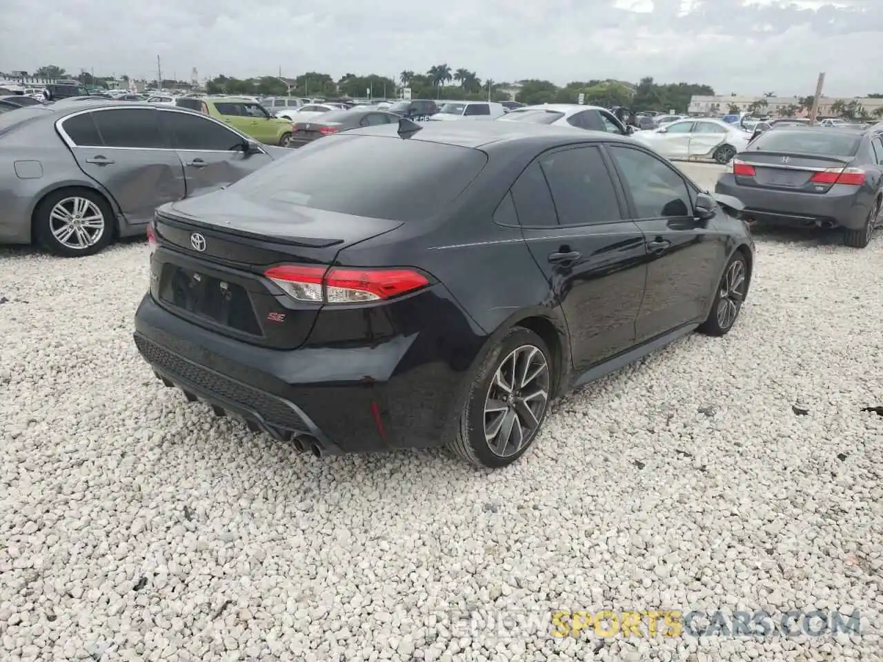 4 Photograph of a damaged car 5YFS4RCE4LP037183 TOYOTA COROLLA 2020