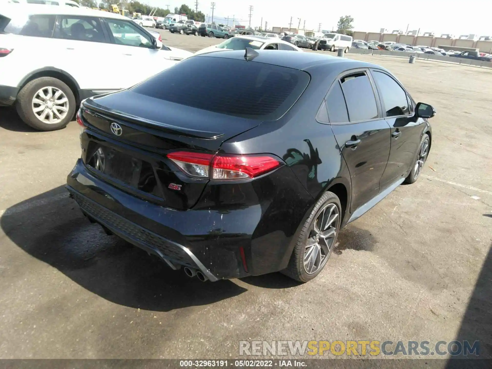 4 Photograph of a damaged car 5YFS4RCE4LP038723 TOYOTA COROLLA 2020