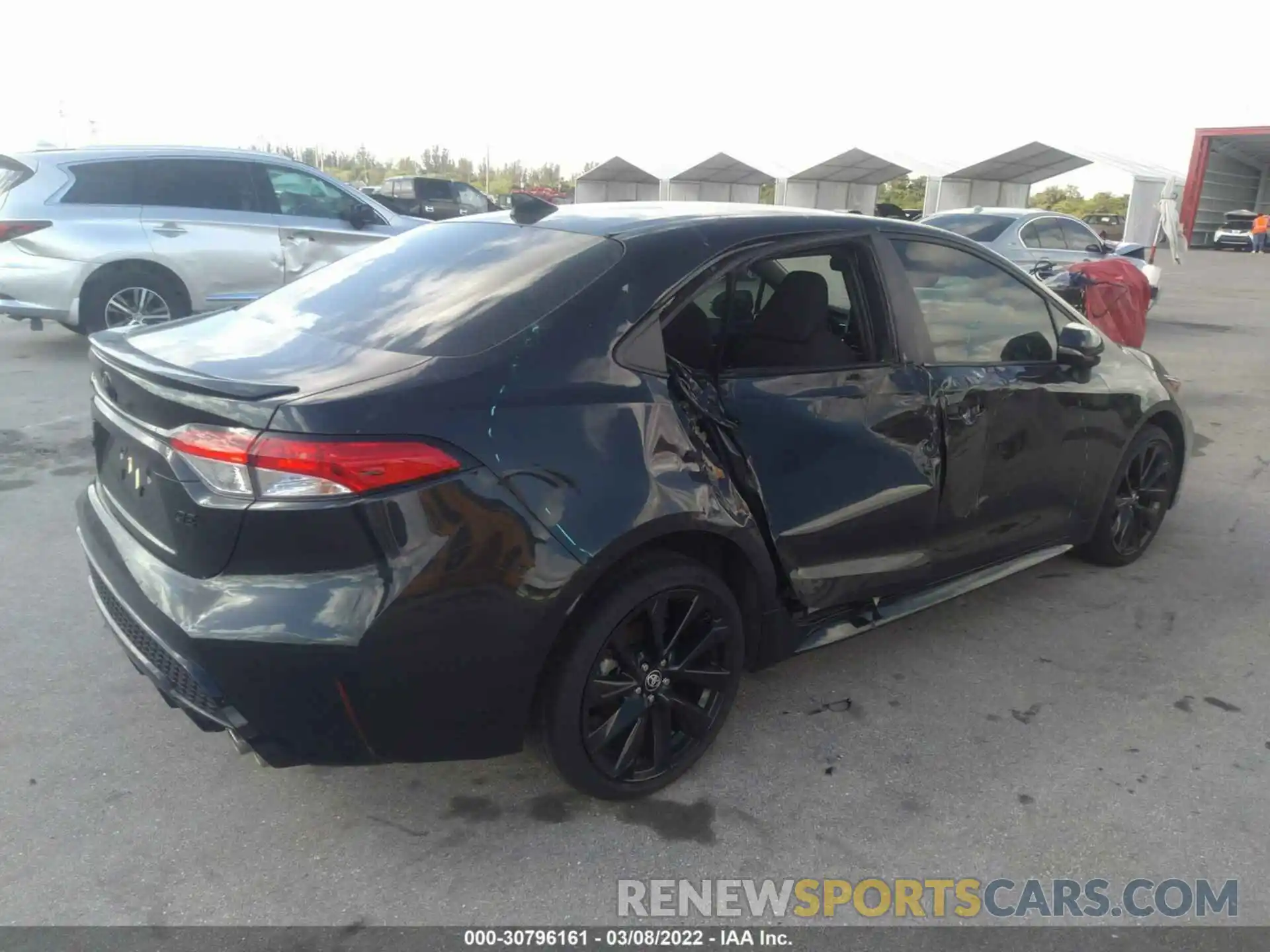 4 Photograph of a damaged car 5YFS4RCE4LP039385 TOYOTA COROLLA 2020