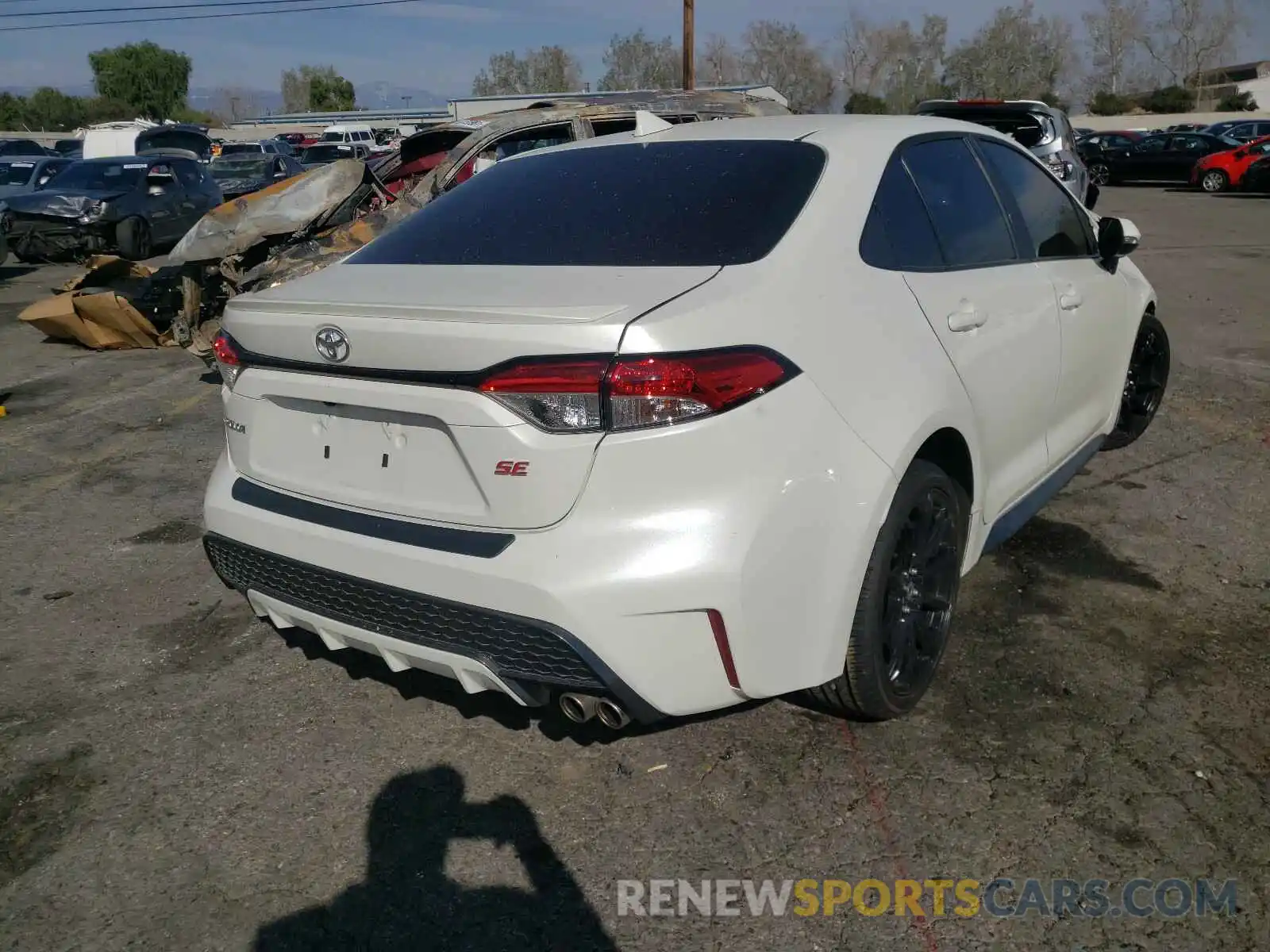 4 Photograph of a damaged car 5YFS4RCE4LP041119 TOYOTA COROLLA 2020