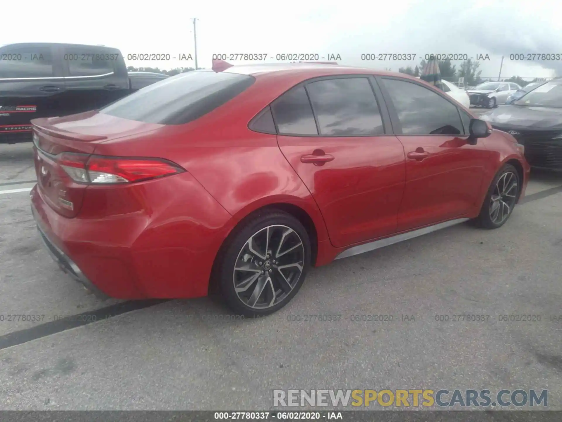 4 Photograph of a damaged car 5YFS4RCE4LP044151 TOYOTA COROLLA 2020