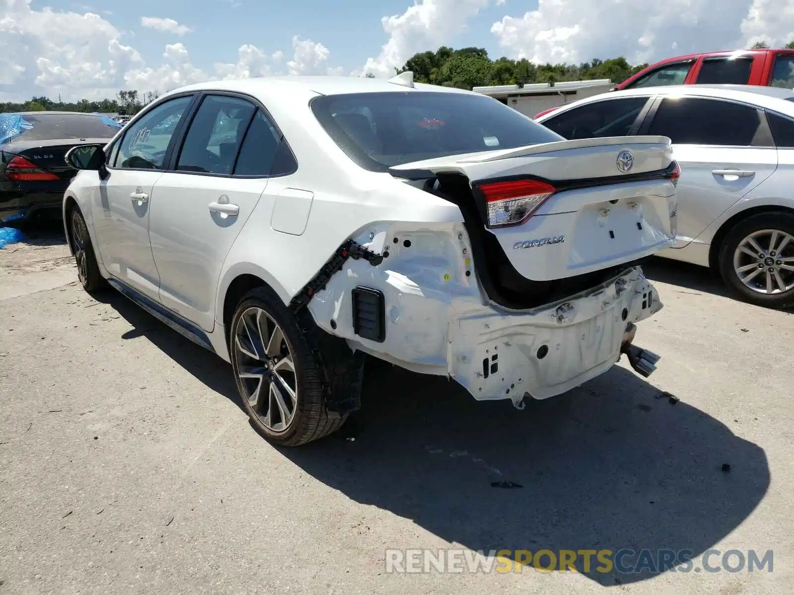 3 Photograph of a damaged car 5YFS4RCE4LP047325 TOYOTA COROLLA 2020