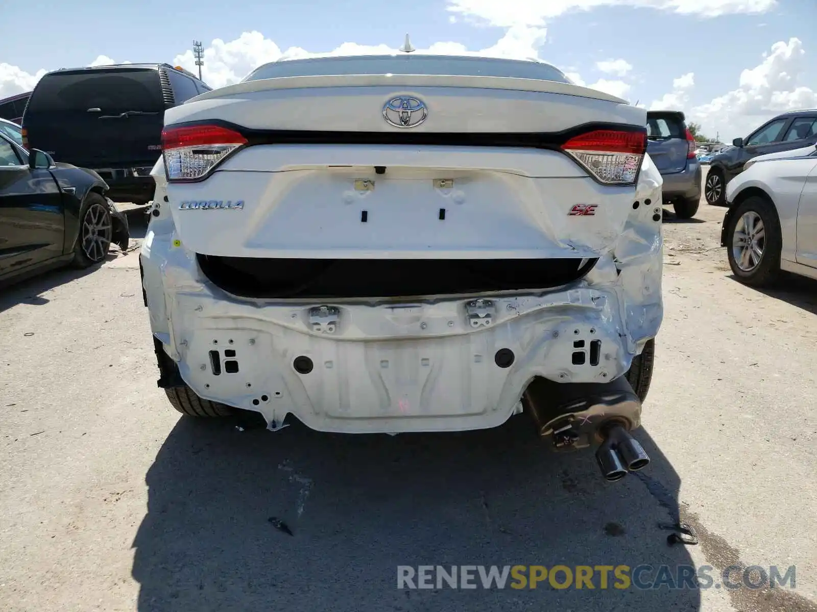 9 Photograph of a damaged car 5YFS4RCE4LP047325 TOYOTA COROLLA 2020