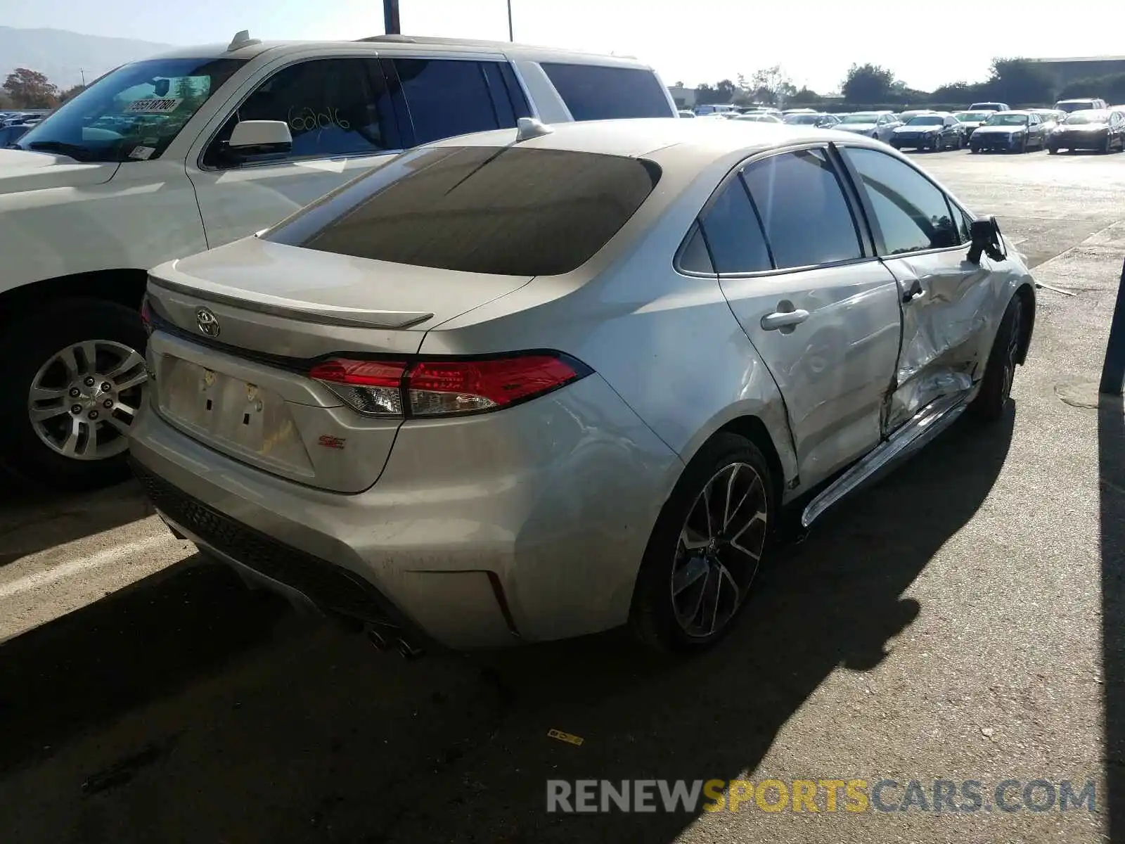 4 Photograph of a damaged car 5YFS4RCE4LP048698 TOYOTA COROLLA 2020