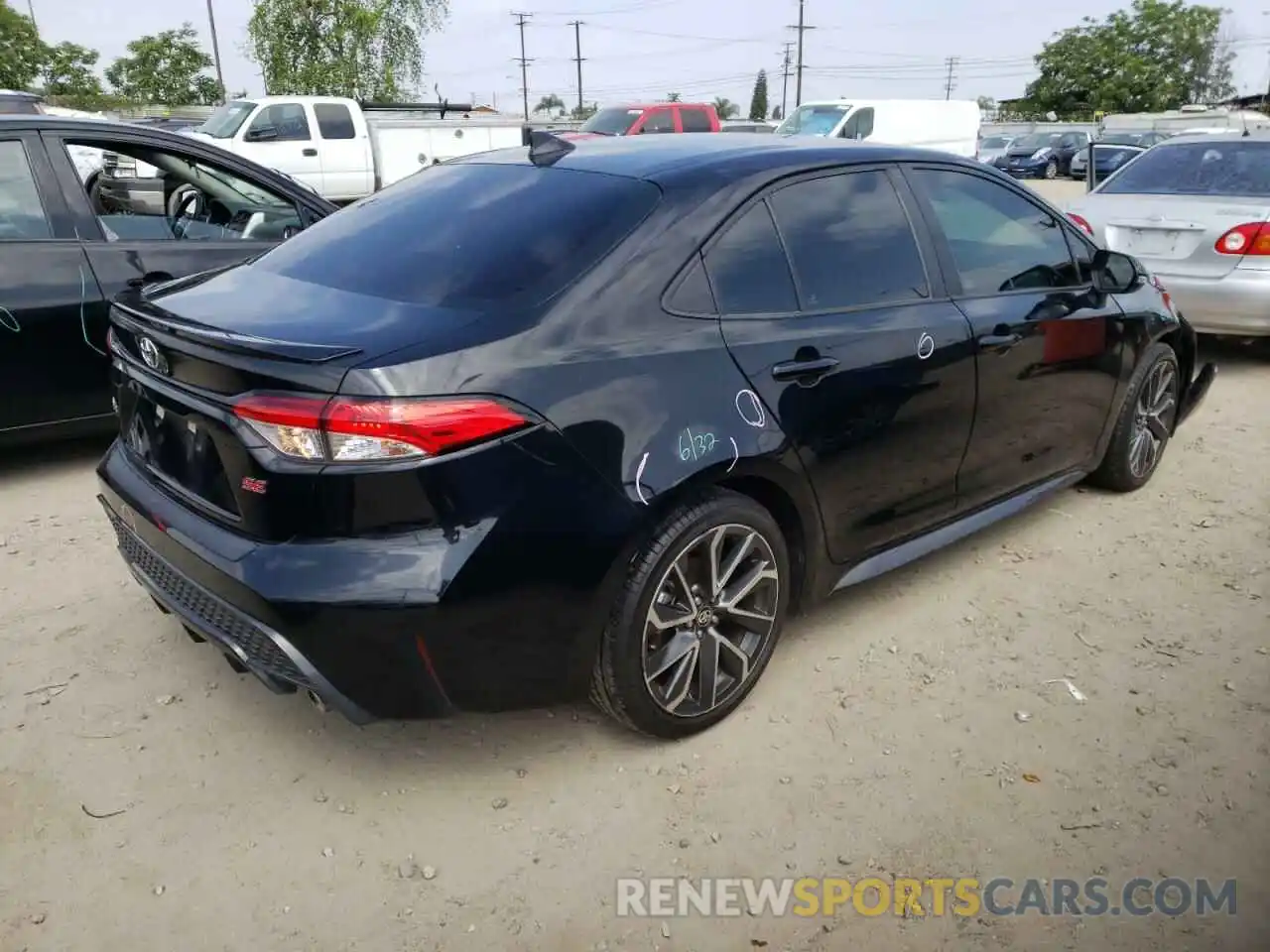 4 Photograph of a damaged car 5YFS4RCE4LP051228 TOYOTA COROLLA 2020