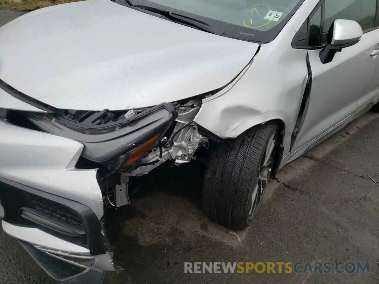 9 Photograph of a damaged car 5YFS4RCE4LP051794 TOYOTA COROLLA 2020