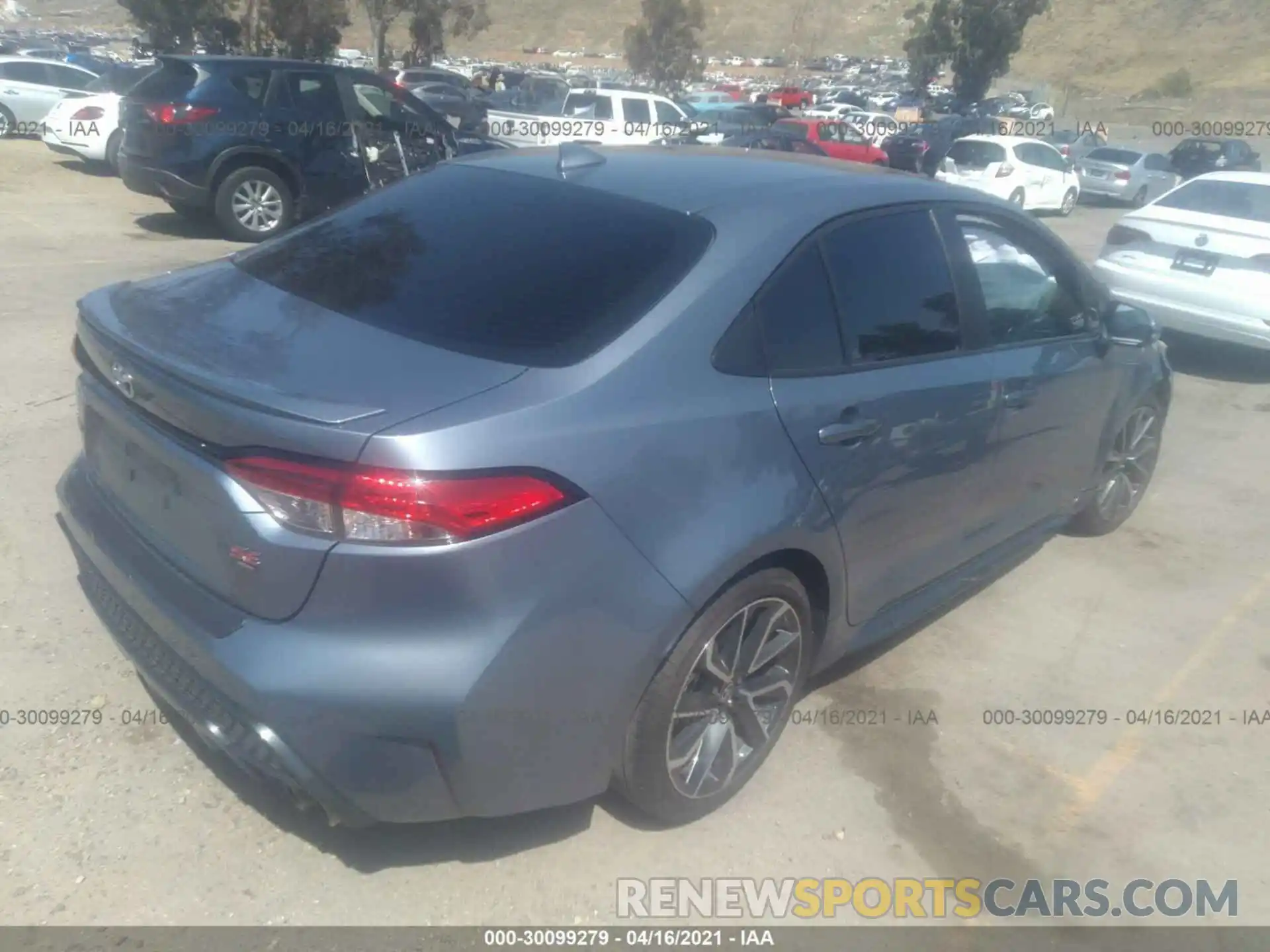 4 Photograph of a damaged car 5YFS4RCE4LP055425 TOYOTA COROLLA 2020