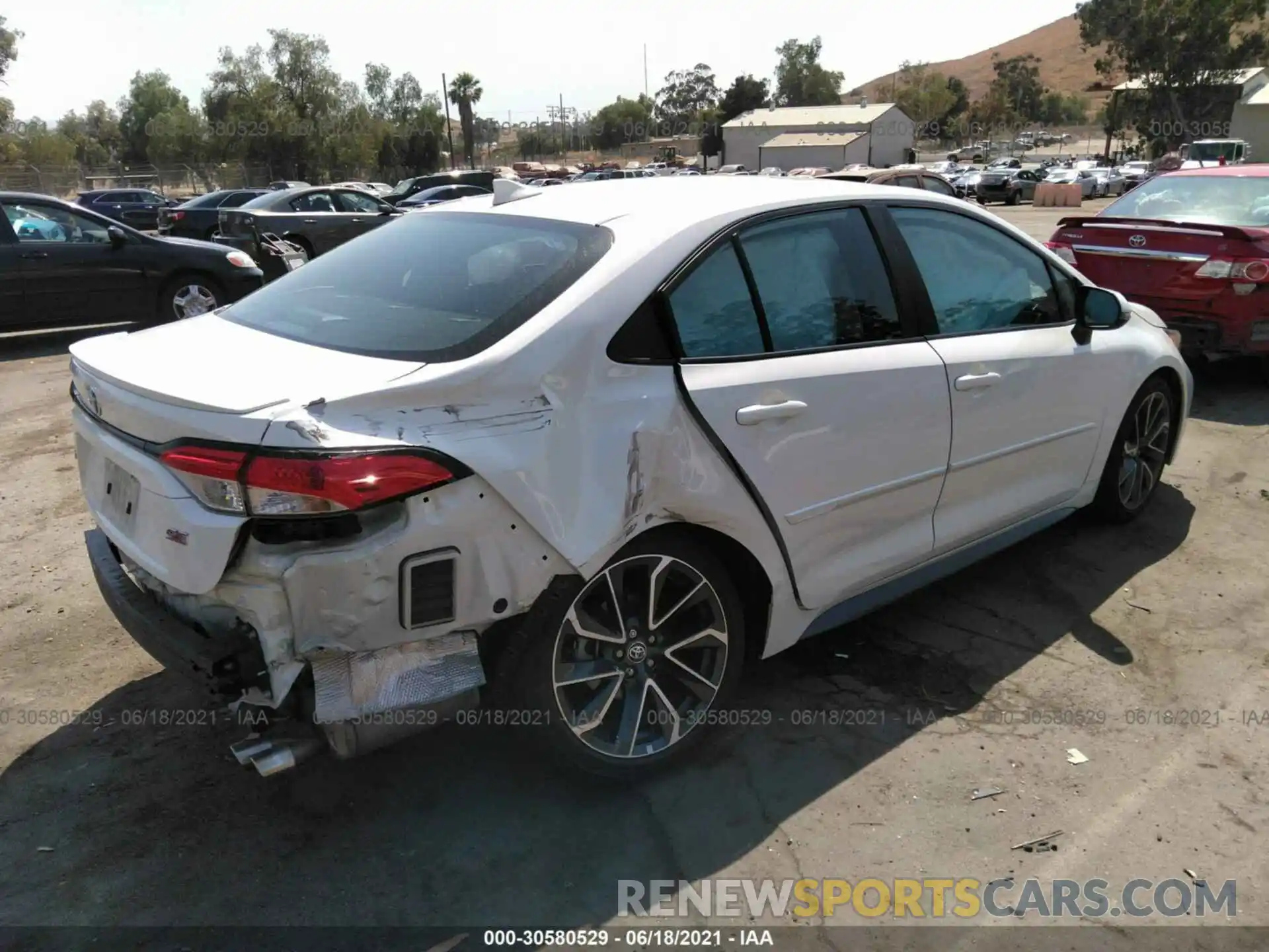 4 Photograph of a damaged car 5YFS4RCE5LP003219 TOYOTA COROLLA 2020