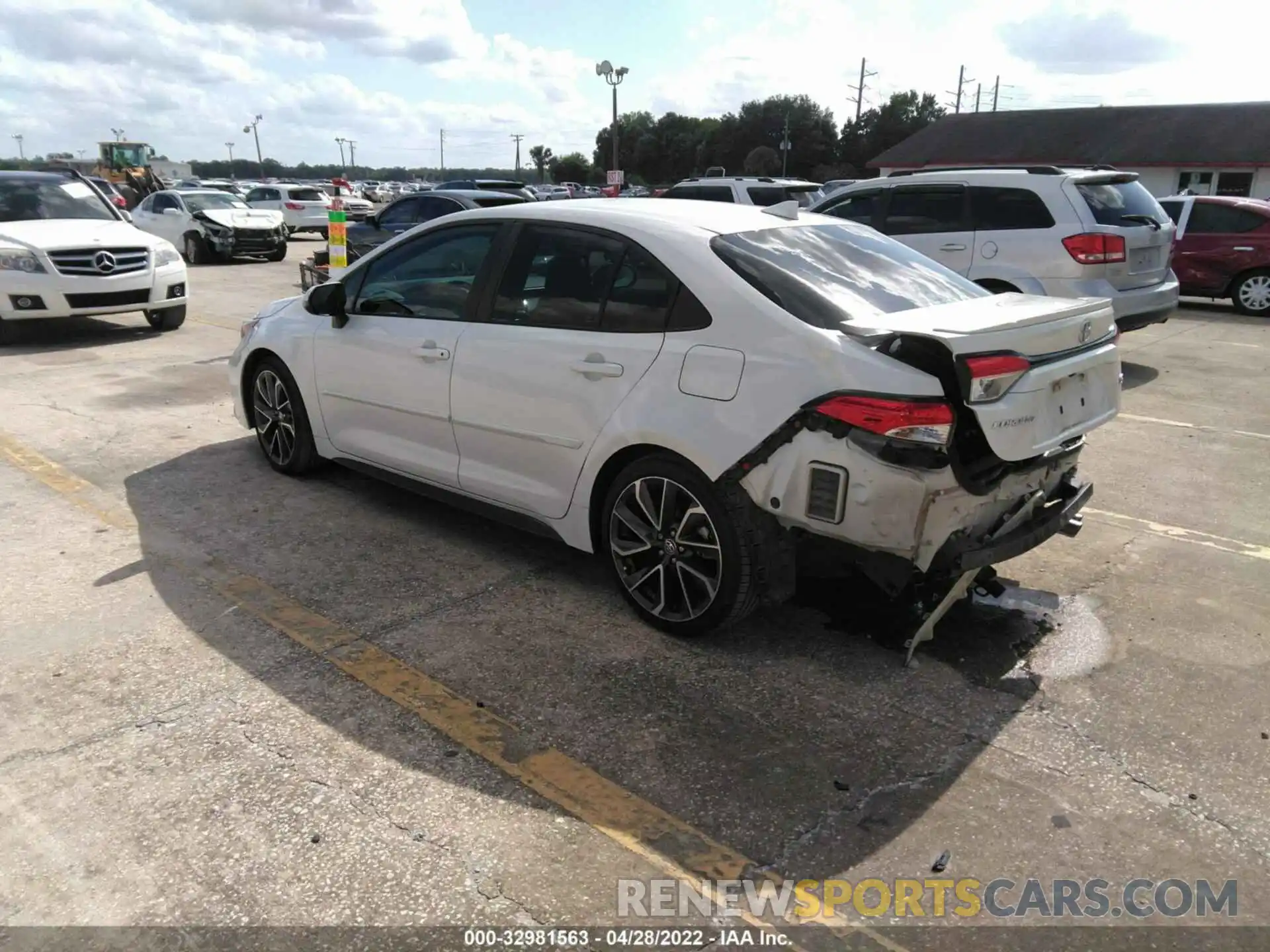 3 Photograph of a damaged car 5YFS4RCE5LP004452 TOYOTA COROLLA 2020