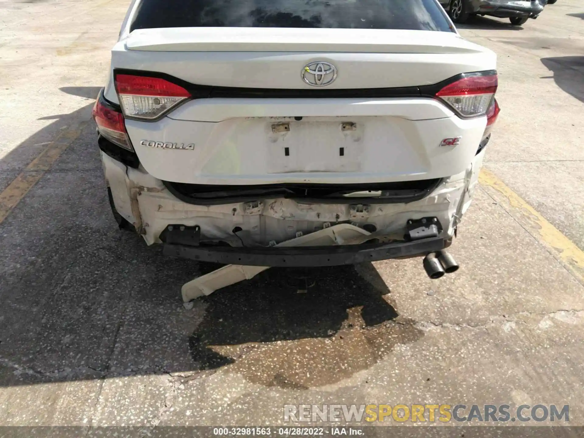 6 Photograph of a damaged car 5YFS4RCE5LP004452 TOYOTA COROLLA 2020