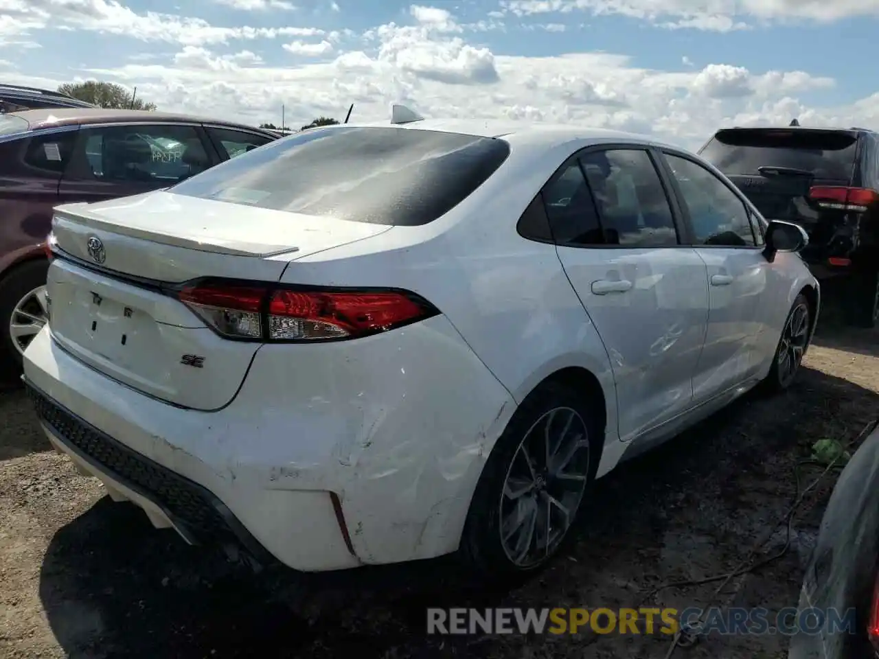 4 Photograph of a damaged car 5YFS4RCE5LP007691 TOYOTA COROLLA 2020