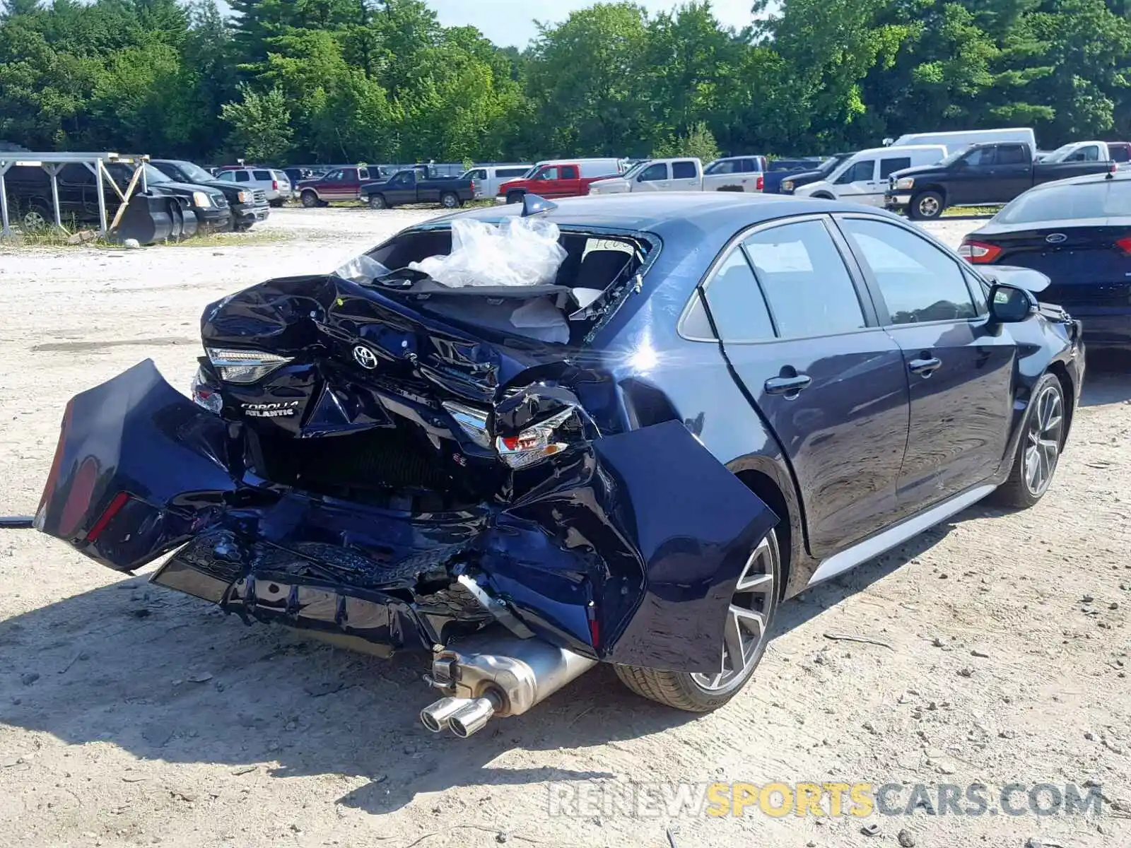 4 Photograph of a damaged car 5YFS4RCE5LP008890 TOYOTA COROLLA 2020