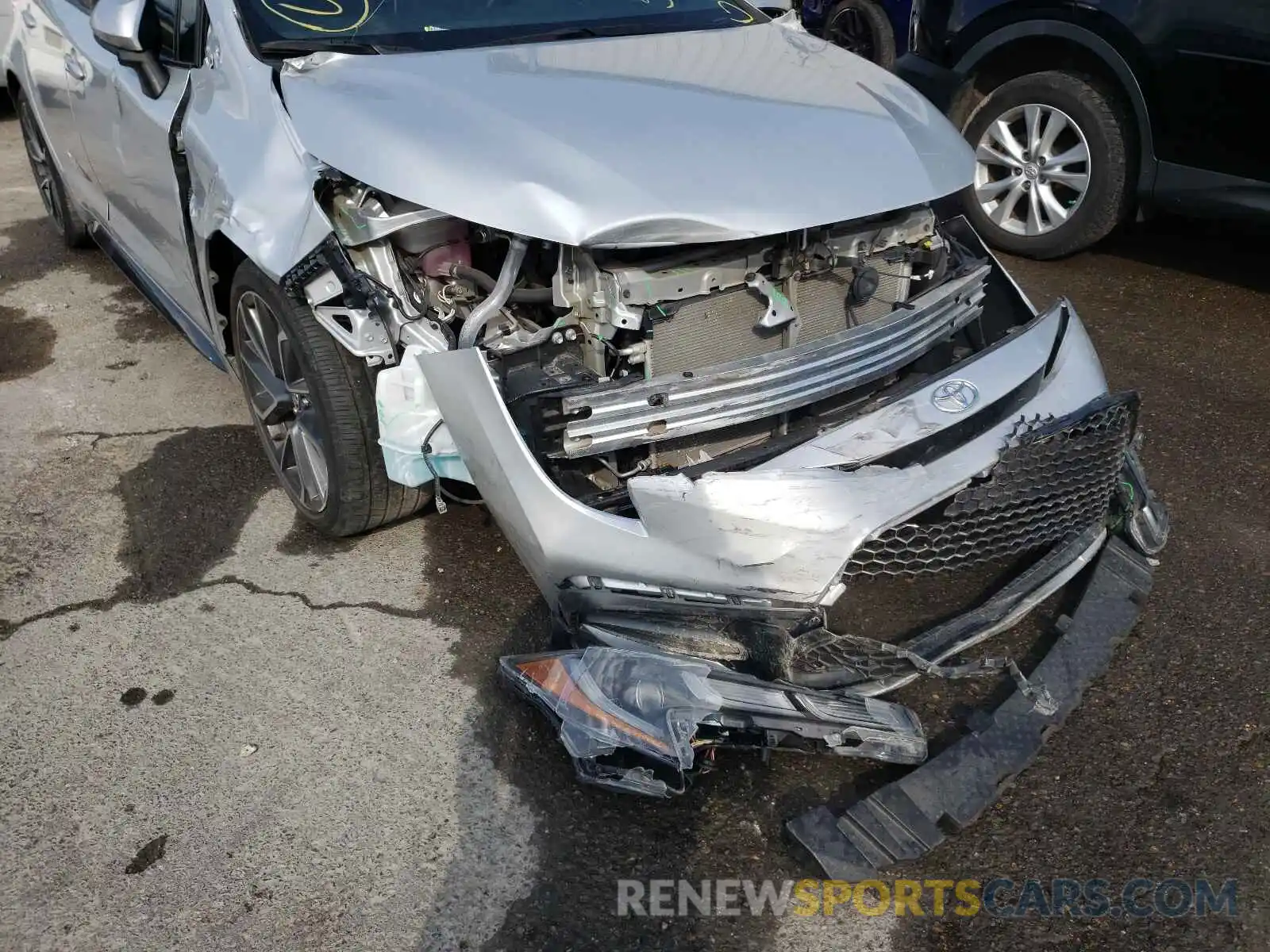 9 Photograph of a damaged car 5YFS4RCE5LP009182 TOYOTA COROLLA 2020