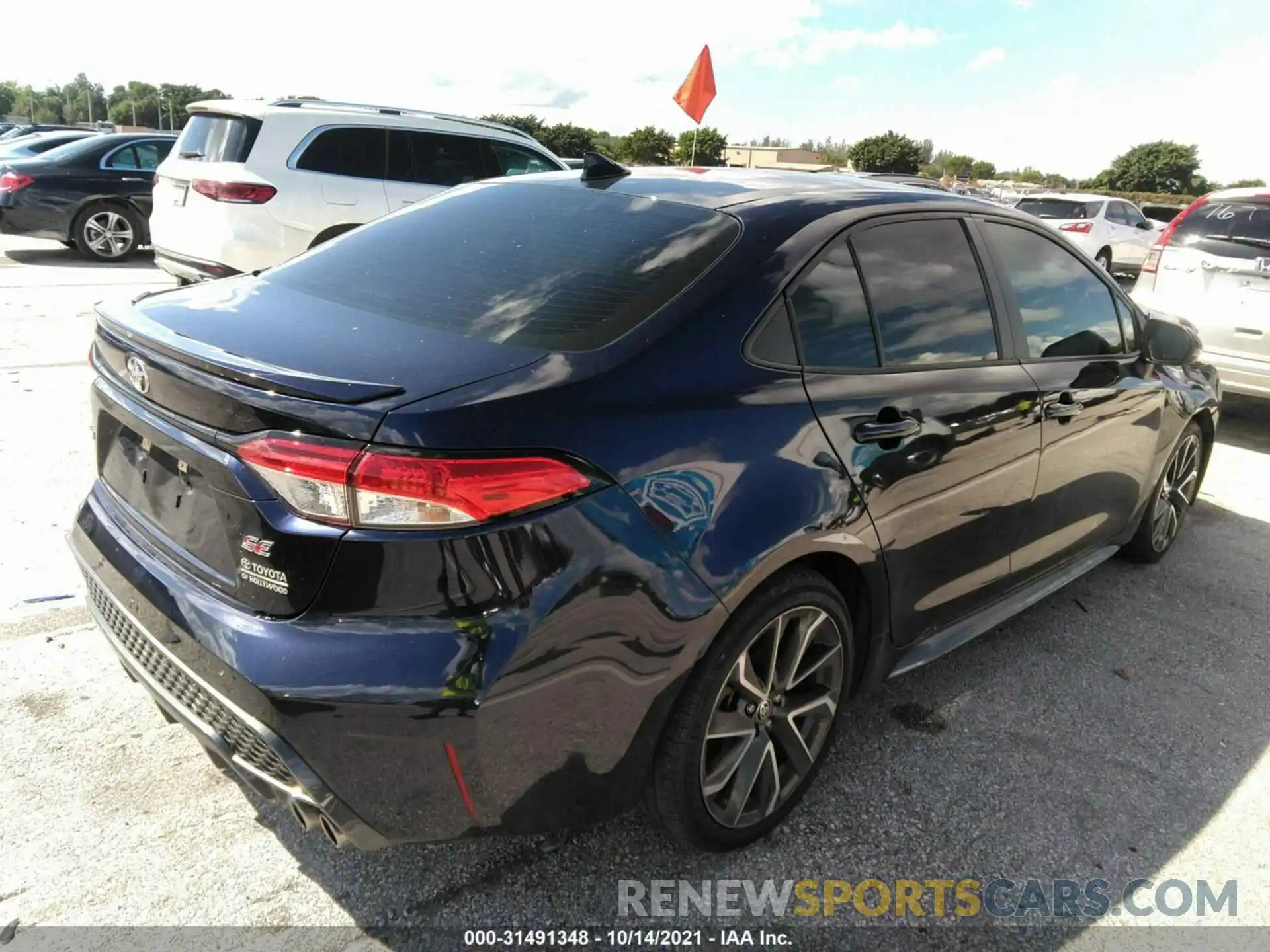 4 Photograph of a damaged car 5YFS4RCE5LP010106 TOYOTA COROLLA 2020