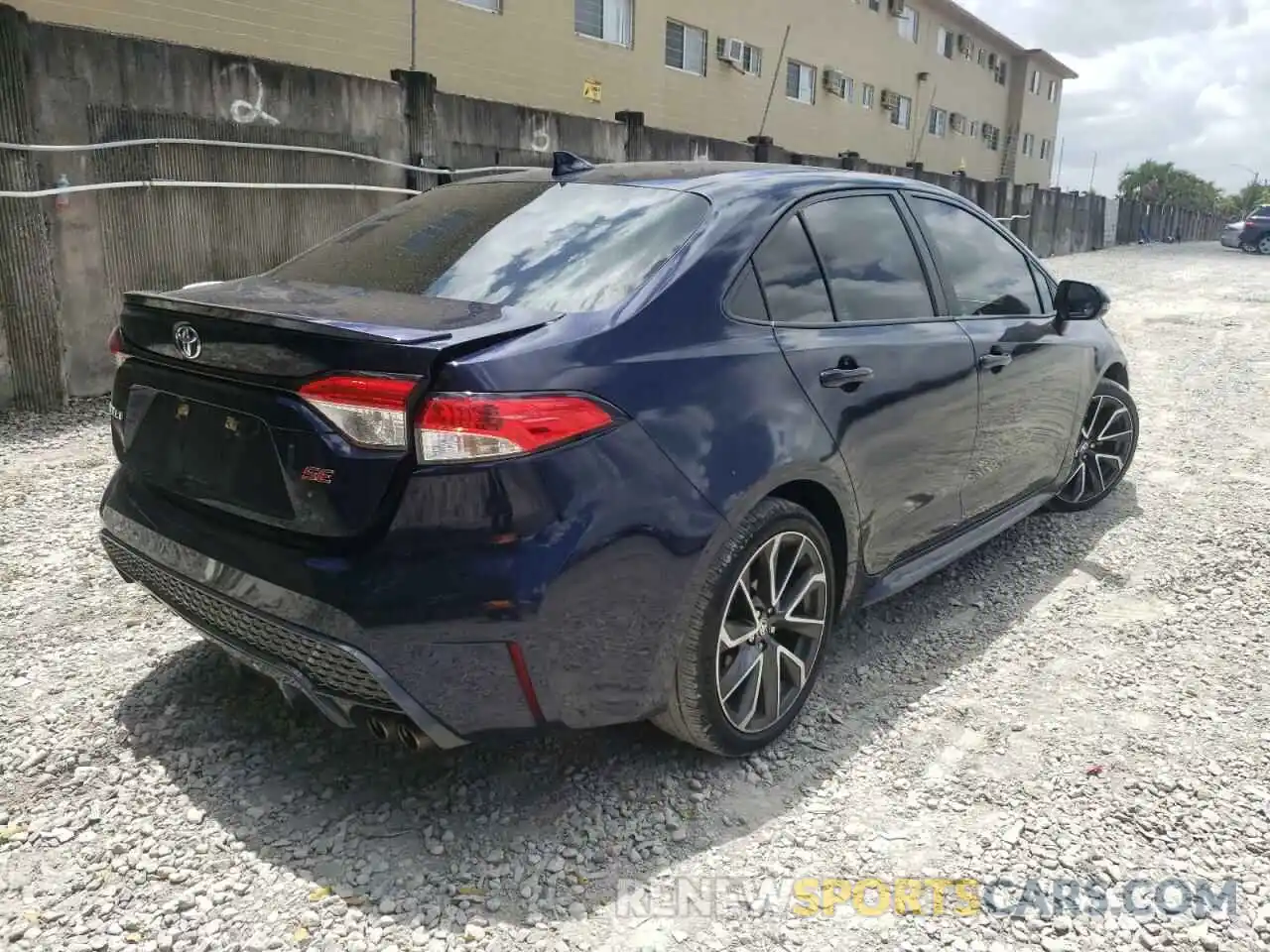 4 Photograph of a damaged car 5YFS4RCE5LP012499 TOYOTA COROLLA 2020