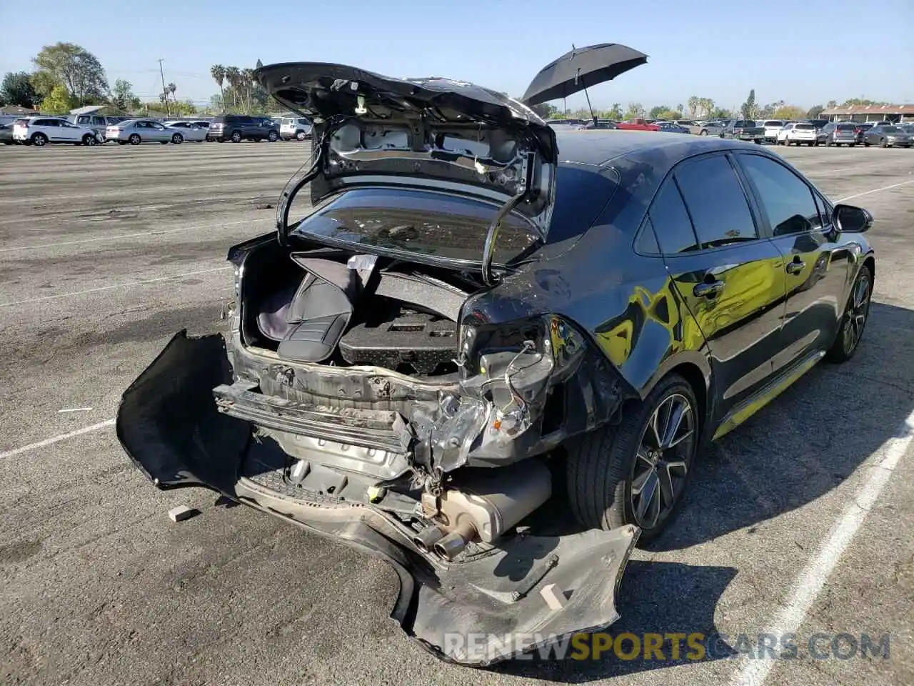 4 Photograph of a damaged car 5YFS4RCE5LP015029 TOYOTA COROLLA 2020