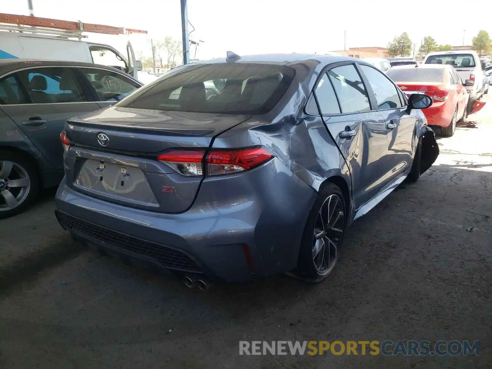 4 Photograph of a damaged car 5YFS4RCE5LP015631 TOYOTA COROLLA 2020