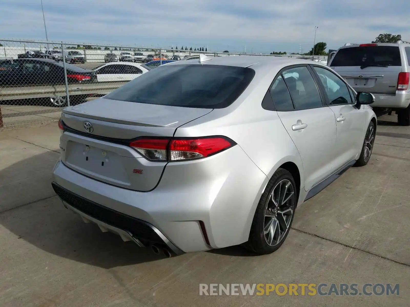 4 Photograph of a damaged car 5YFS4RCE5LP016021 TOYOTA COROLLA 2020