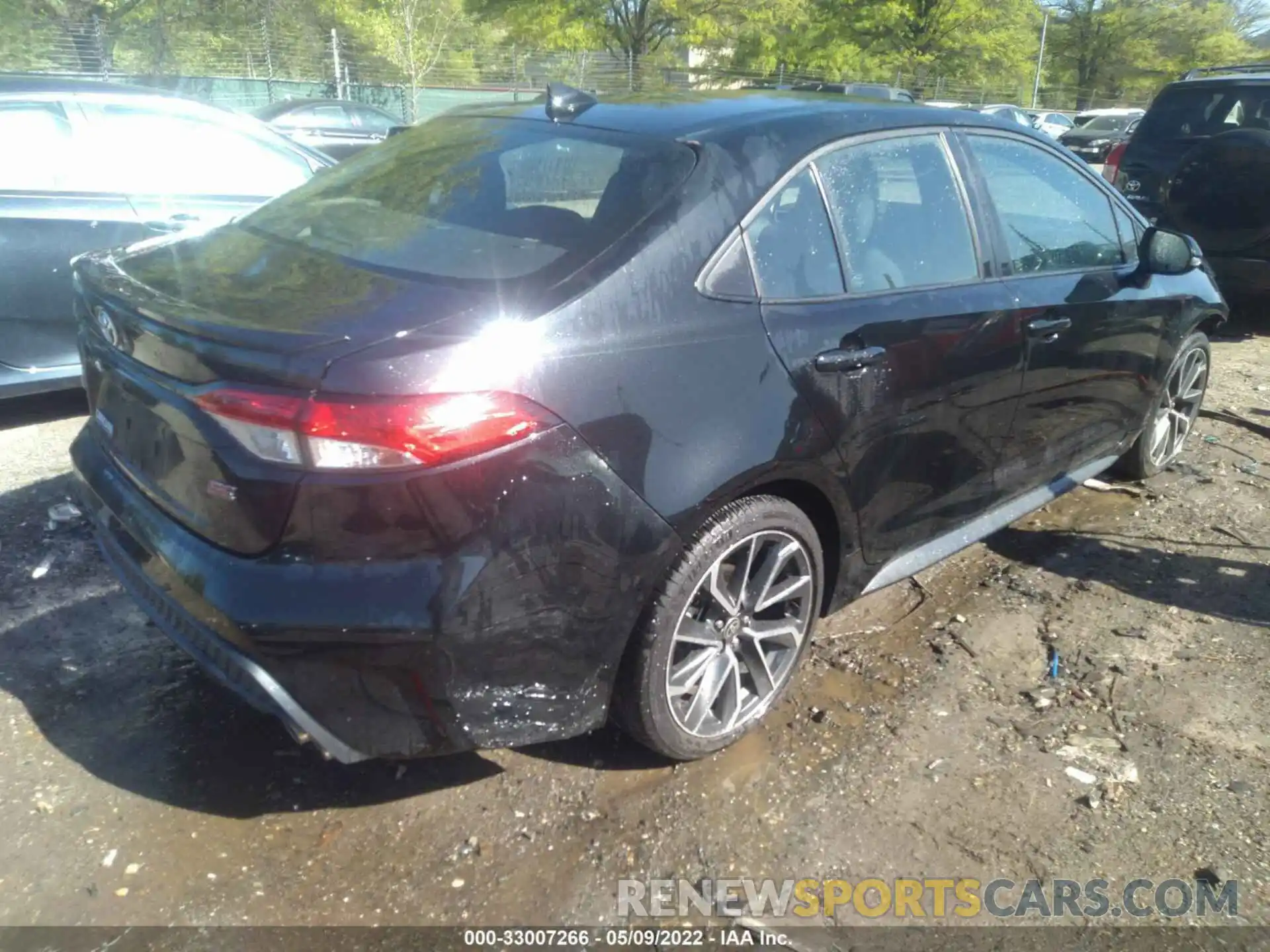 4 Photograph of a damaged car 5YFS4RCE5LP017394 TOYOTA COROLLA 2020