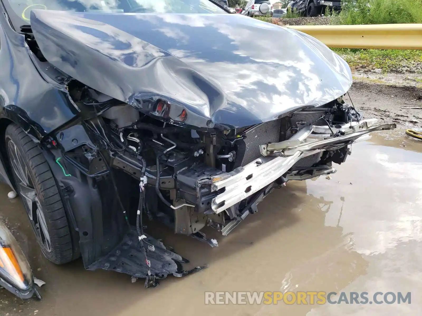 9 Photograph of a damaged car 5YFS4RCE5LP018254 TOYOTA COROLLA 2020