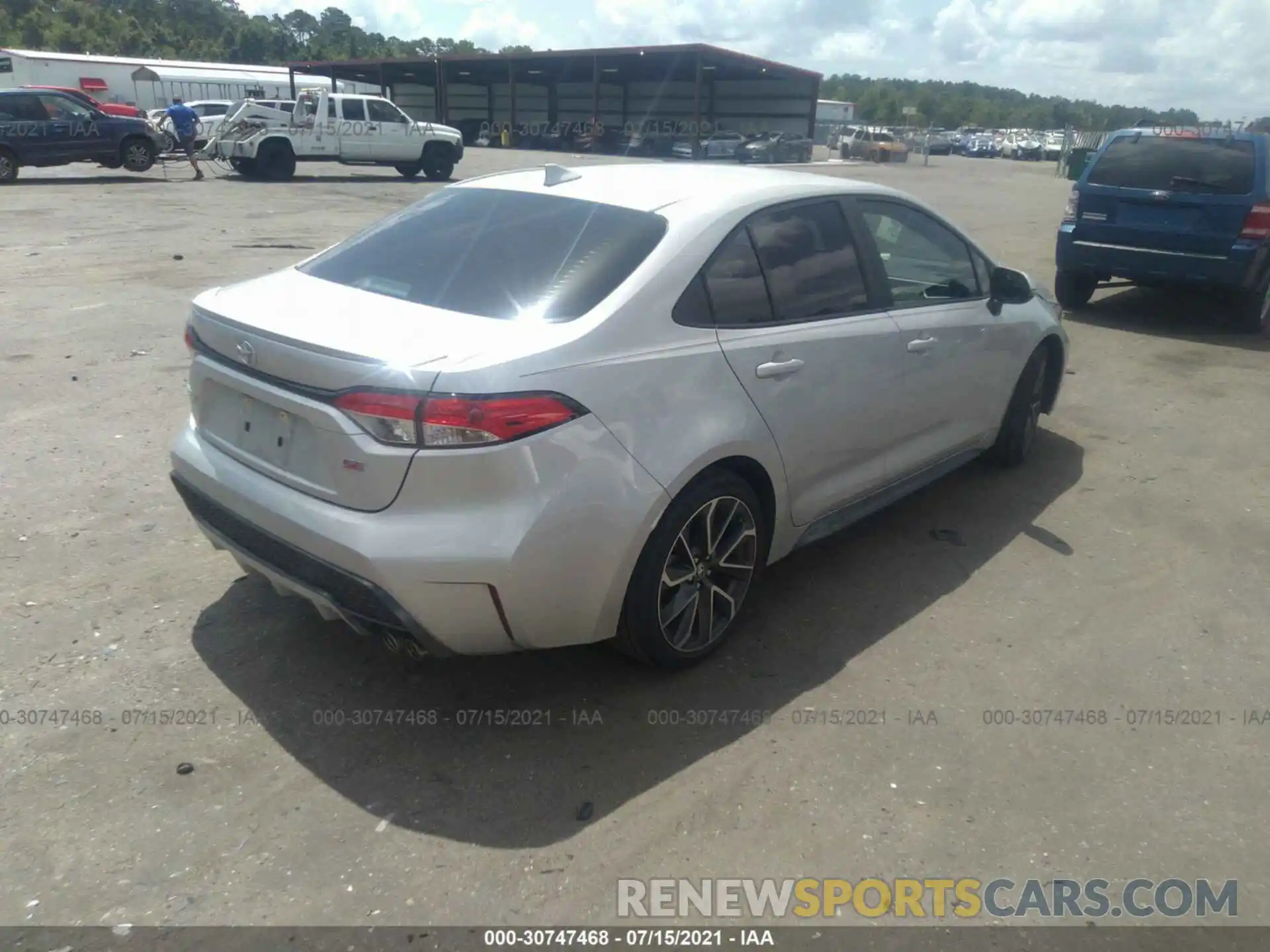 4 Photograph of a damaged car 5YFS4RCE5LP021929 TOYOTA COROLLA 2020