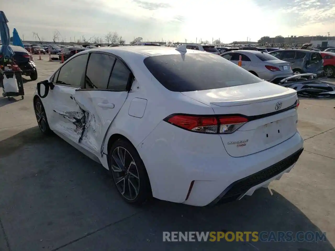 3 Photograph of a damaged car 5YFS4RCE5LP022014 TOYOTA COROLLA 2020