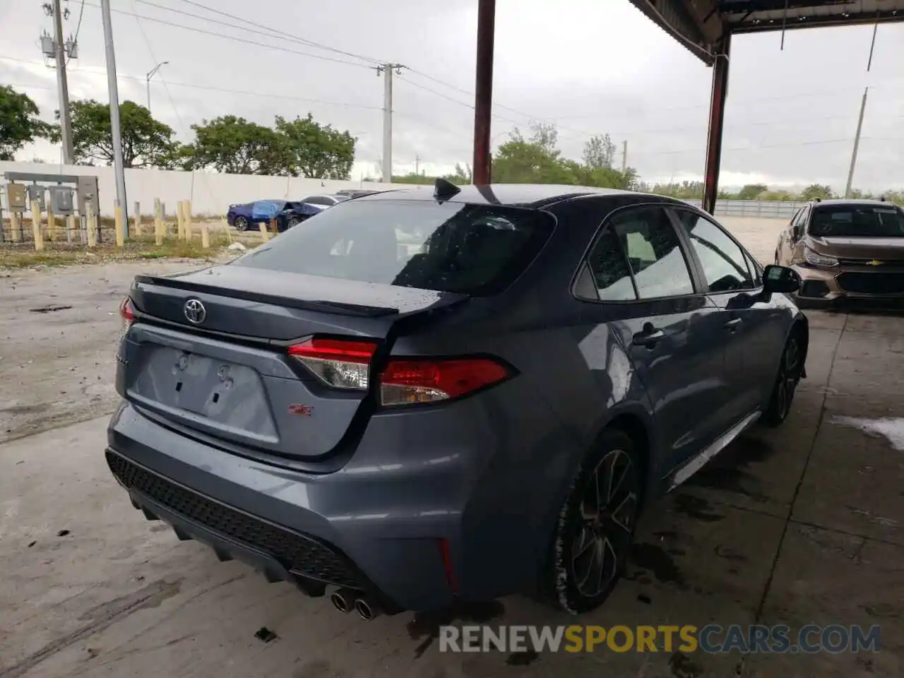 4 Photograph of a damaged car 5YFS4RCE5LP024278 TOYOTA COROLLA 2020