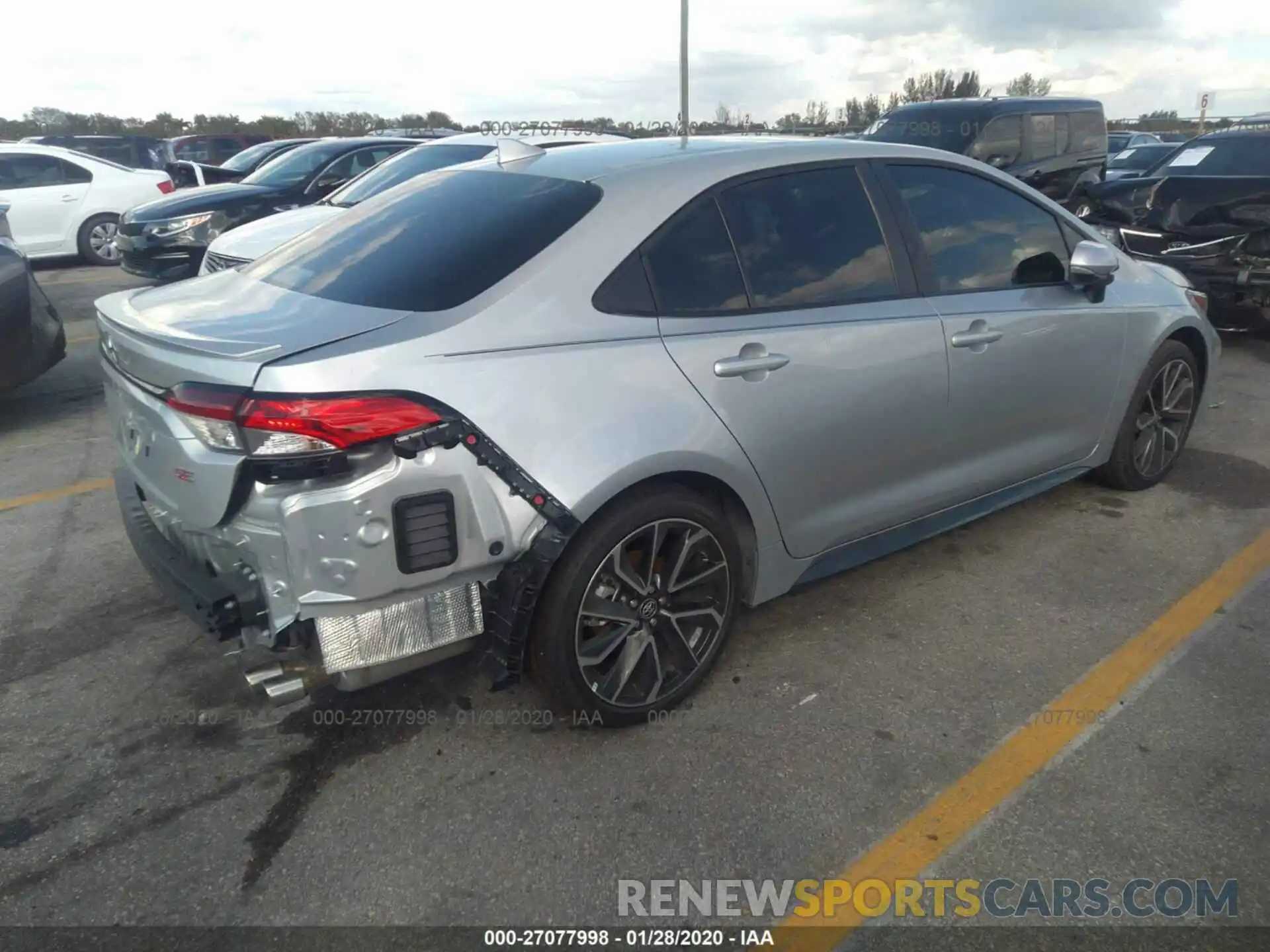 4 Photograph of a damaged car 5YFS4RCE5LP025592 TOYOTA COROLLA 2020